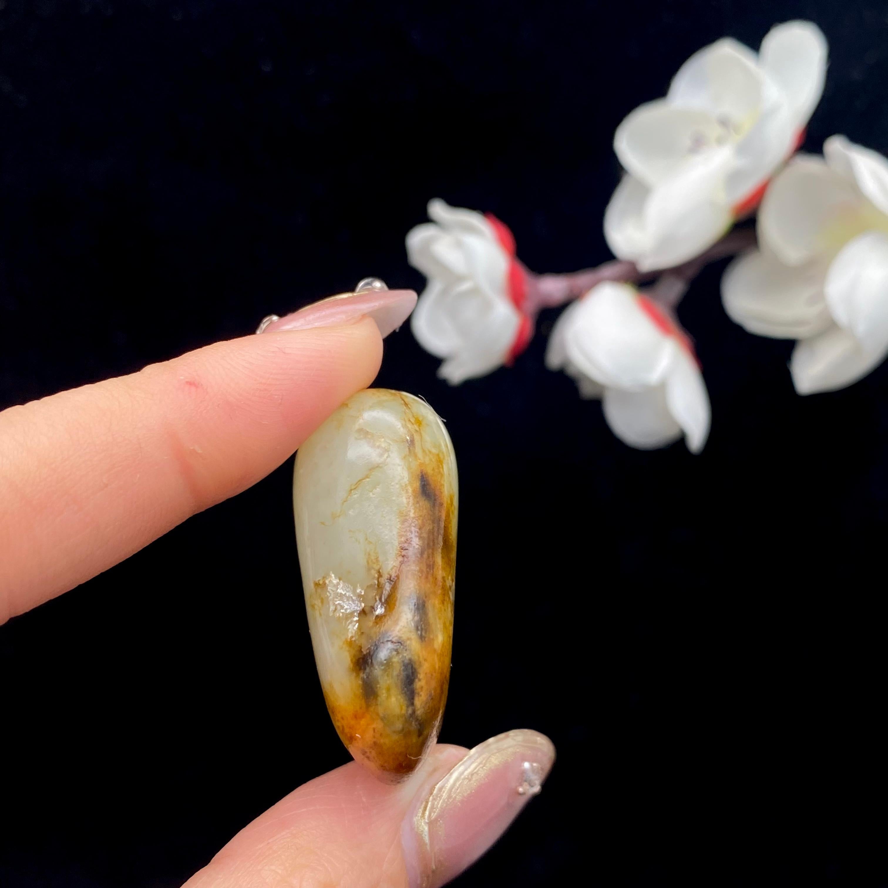 和田玉聚黄皮籽料挂件（24.3g）