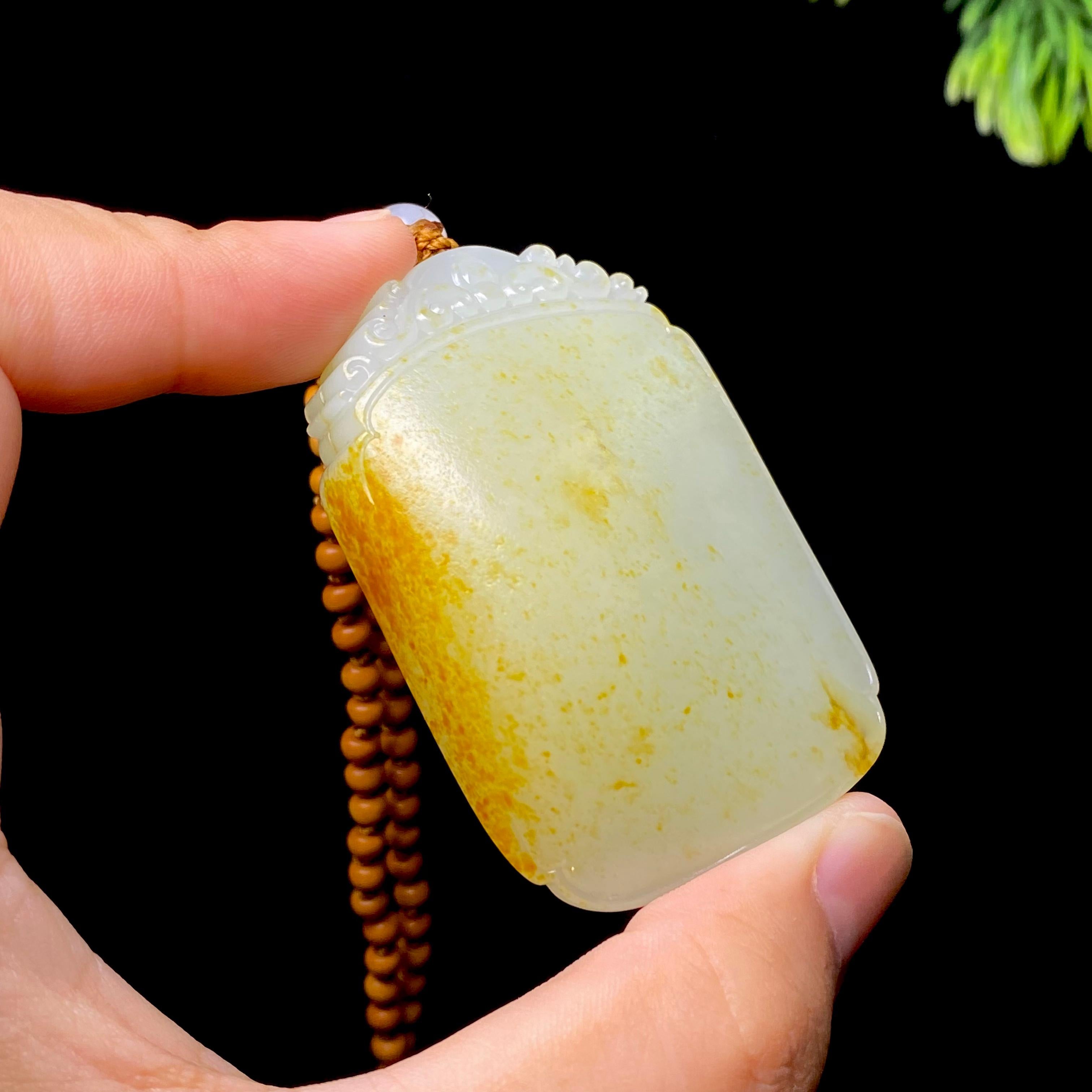 和田玉籽料无事牌（64.8g）