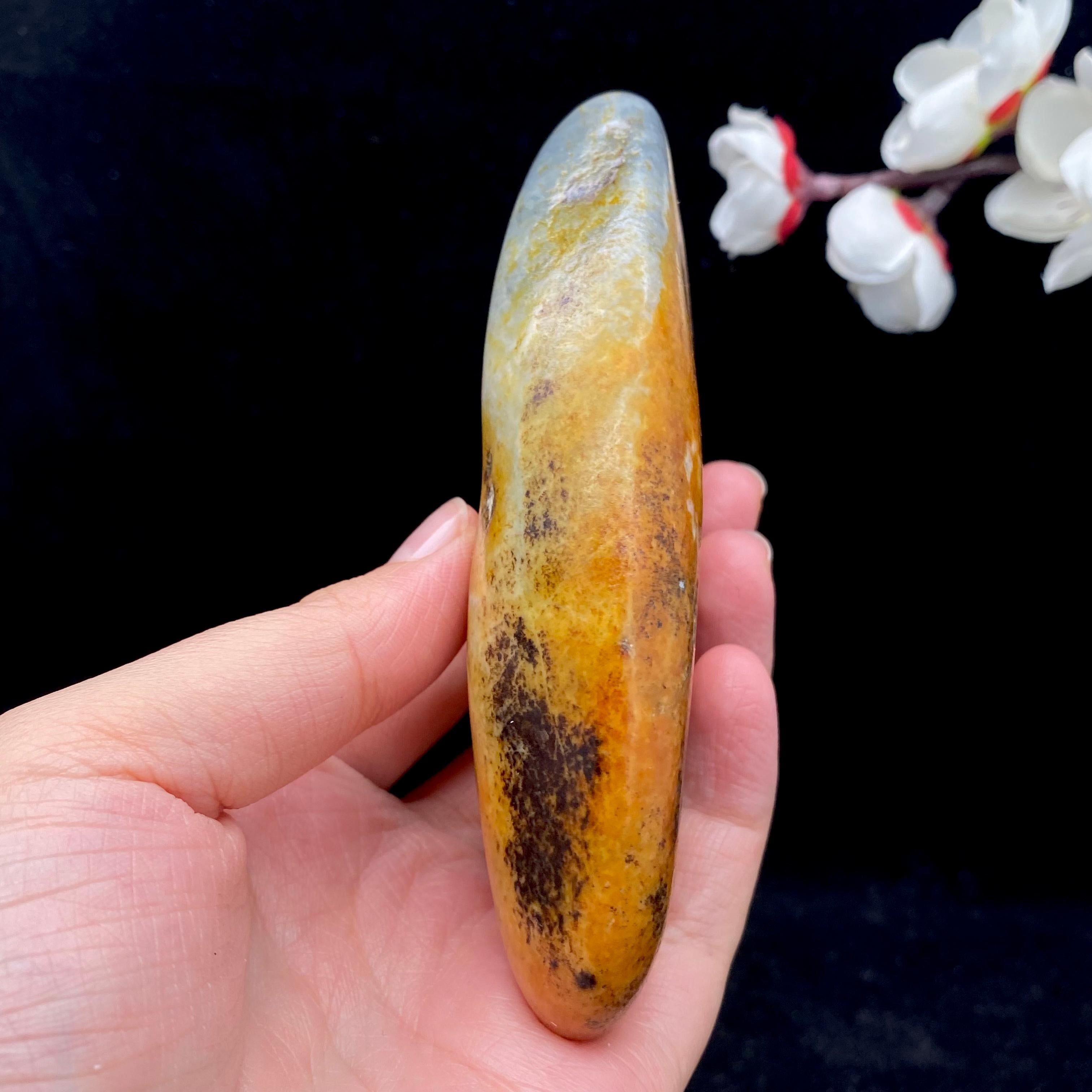 和田玉黄沁皮青花籽料原石（262g） – 厚德载玉