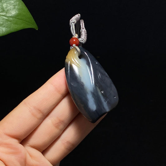 和田玉楼兰三色随形吊坠（39.7g）