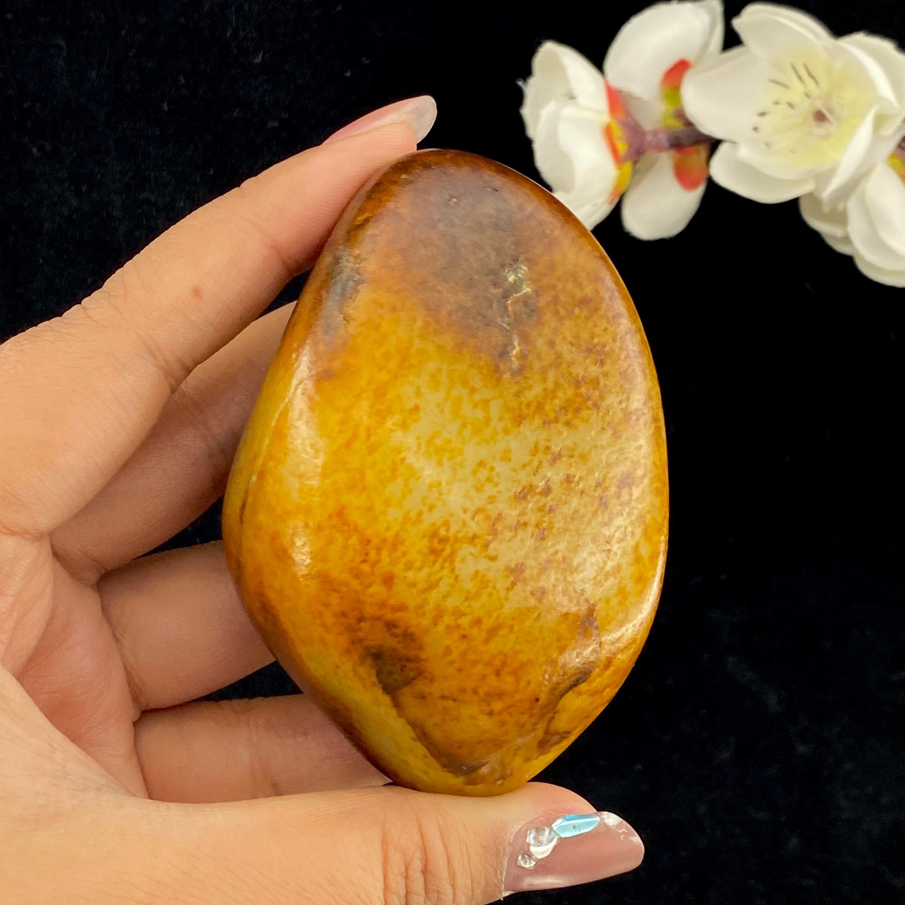 和田玉洒红皮籽料原石（245.5g）