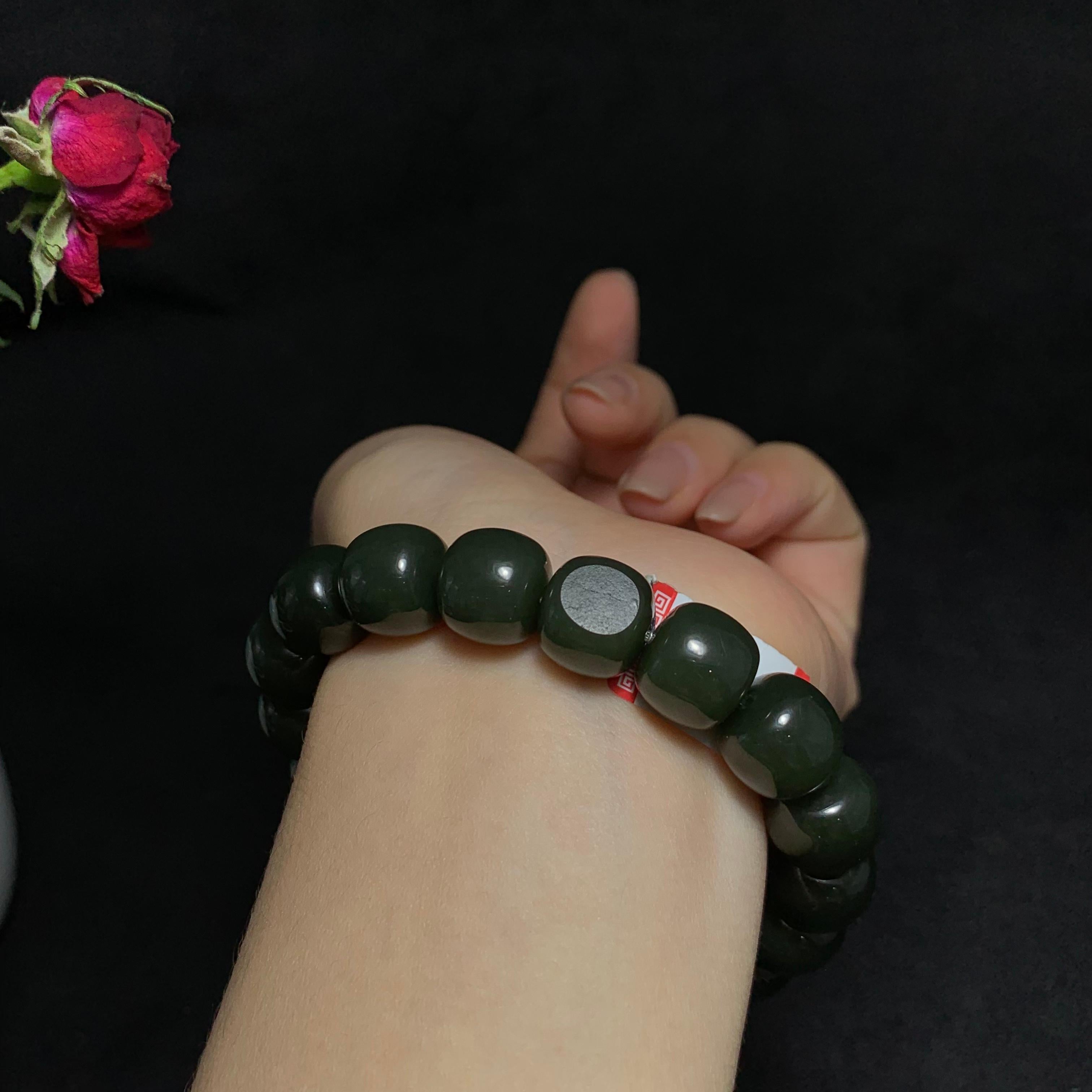 收藏级和田玉籽料沙枣青老型珠手串（67.6g）