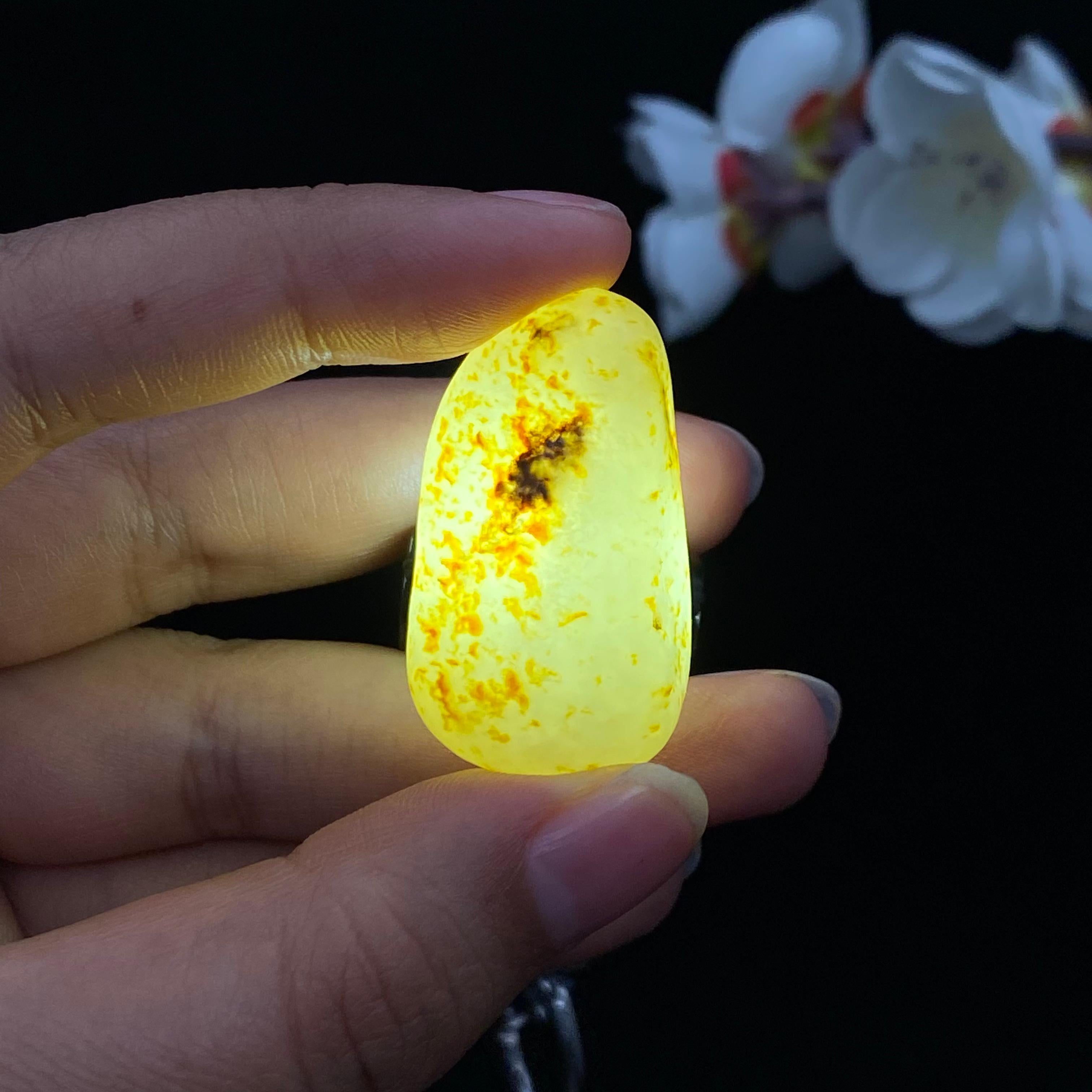 和田玉洒红皮籽料挂件（19.2g）