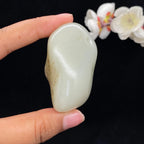 和田玉白玉带秋梨皮籽料手把件（86.6g）