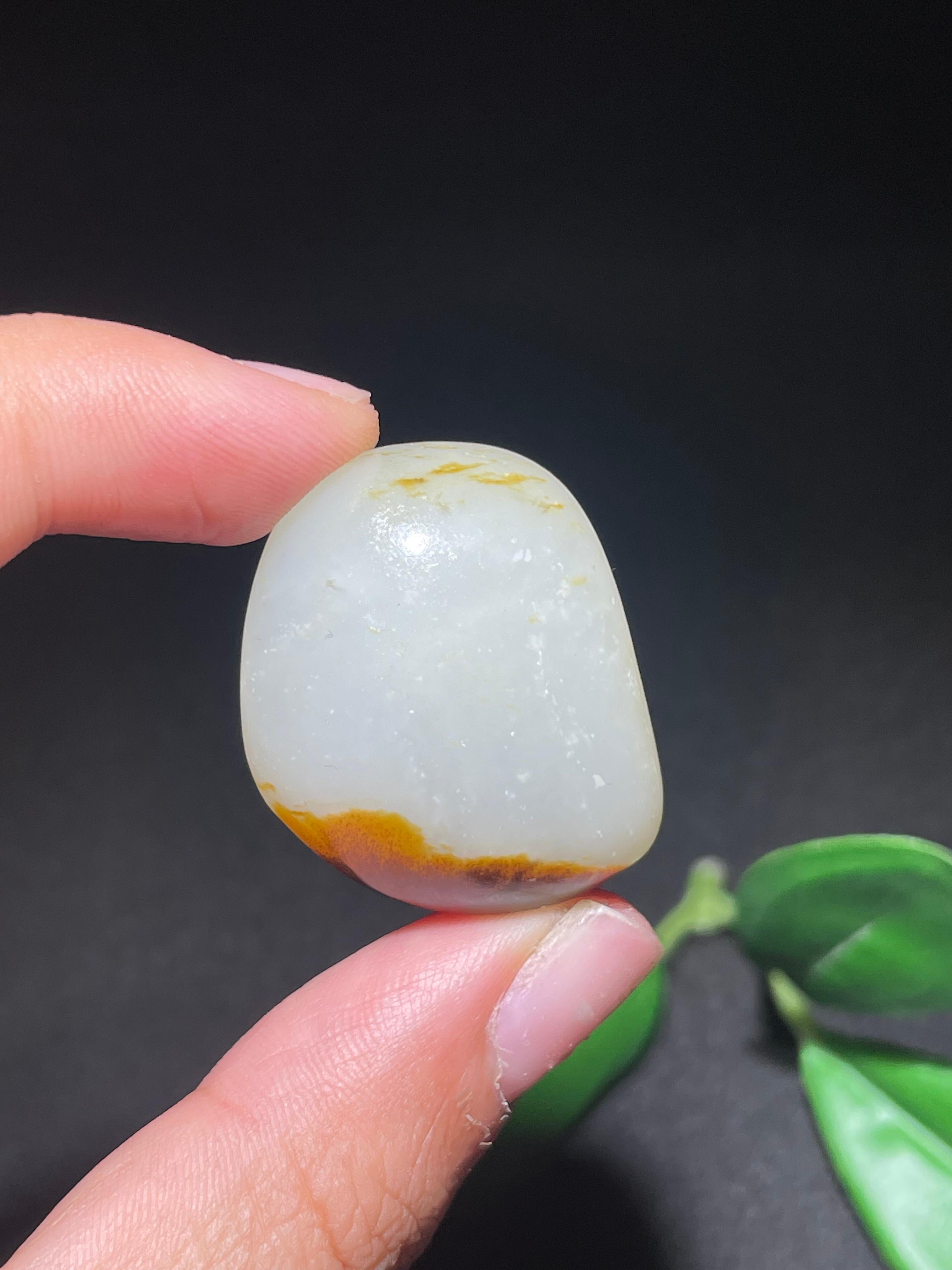 和田玉籽料白玉红皮原石（23.0g）
