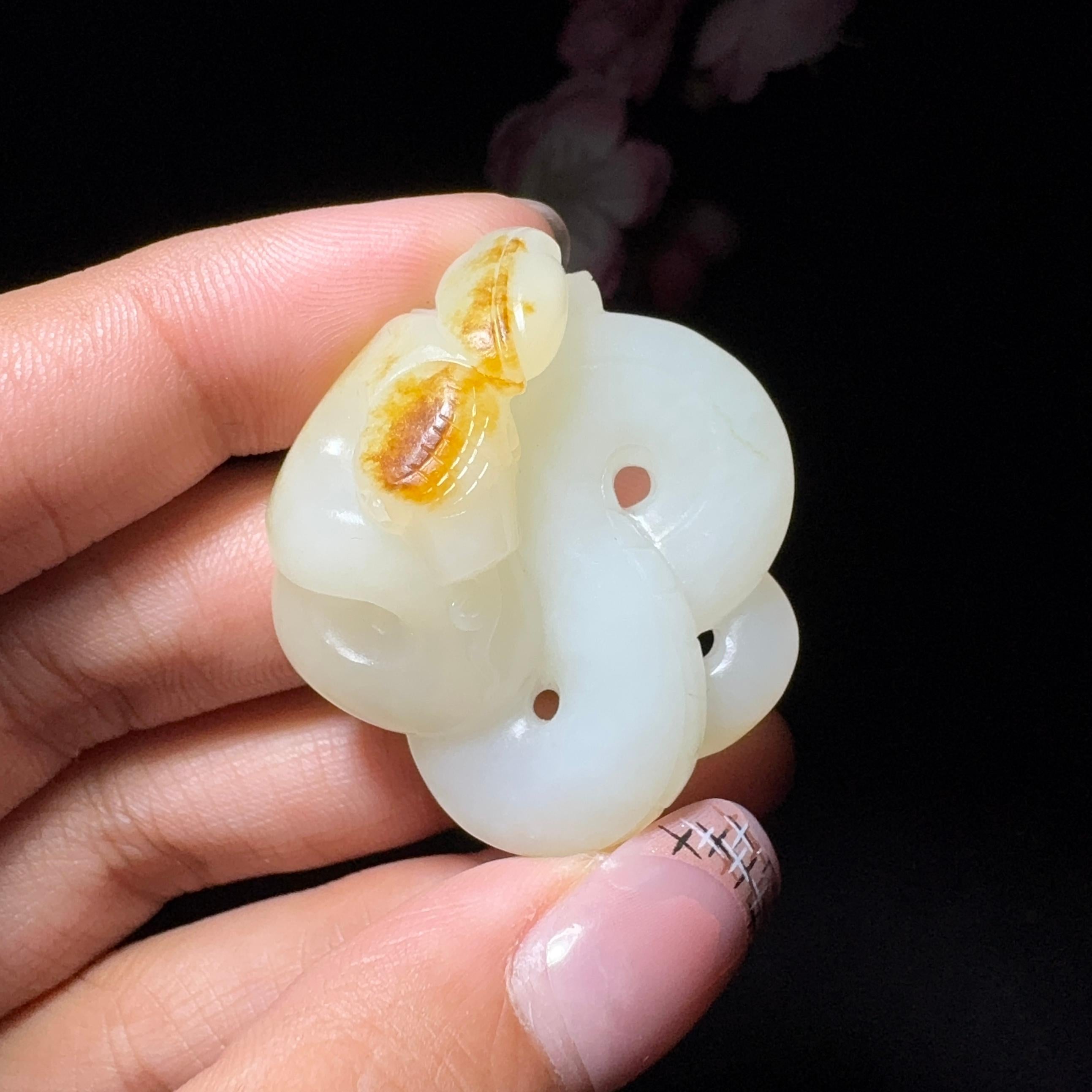 和田玉籽料挂件蛇（15.8g）