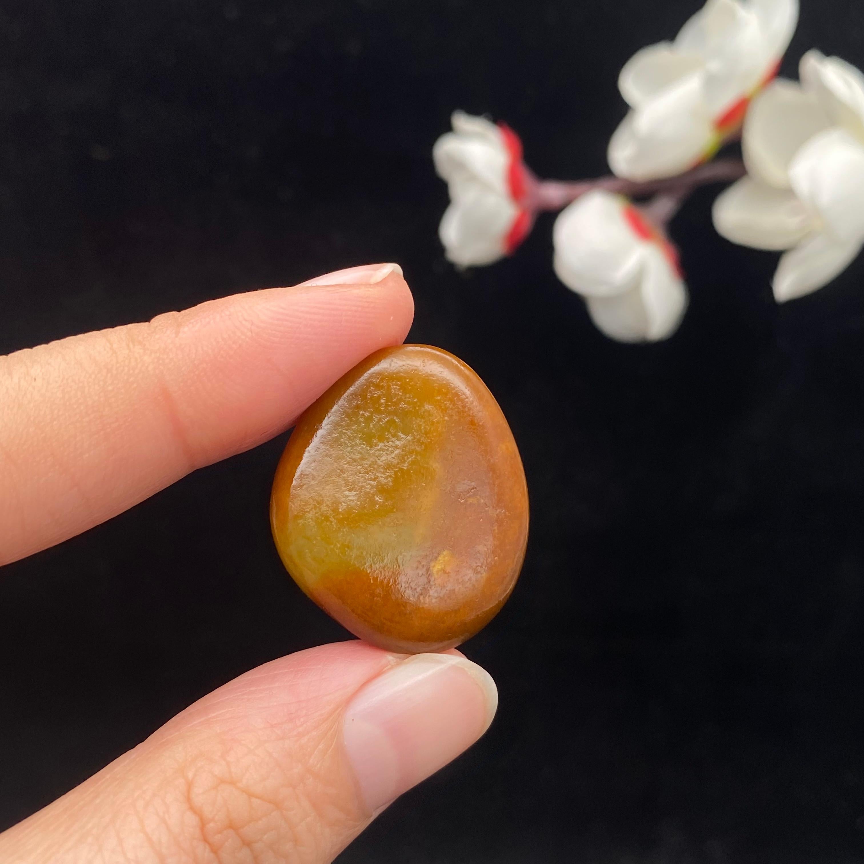 和田玉红沁皮籽料原石（8g）
