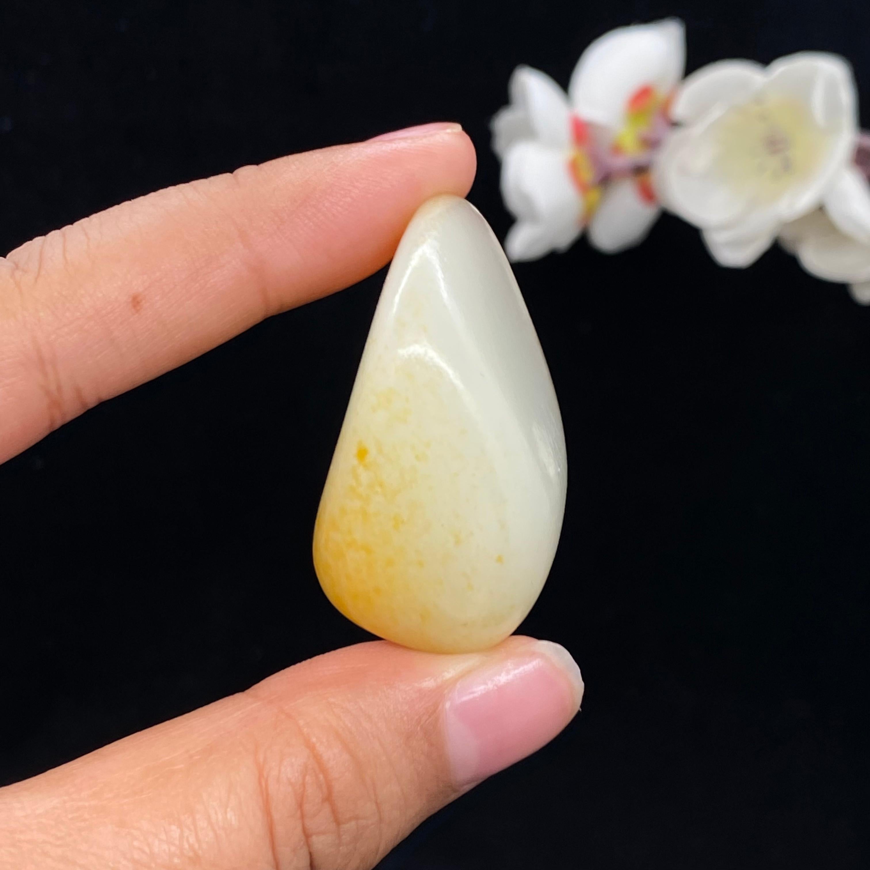 和田玉聚黄皮籽料挂件（45.2g）