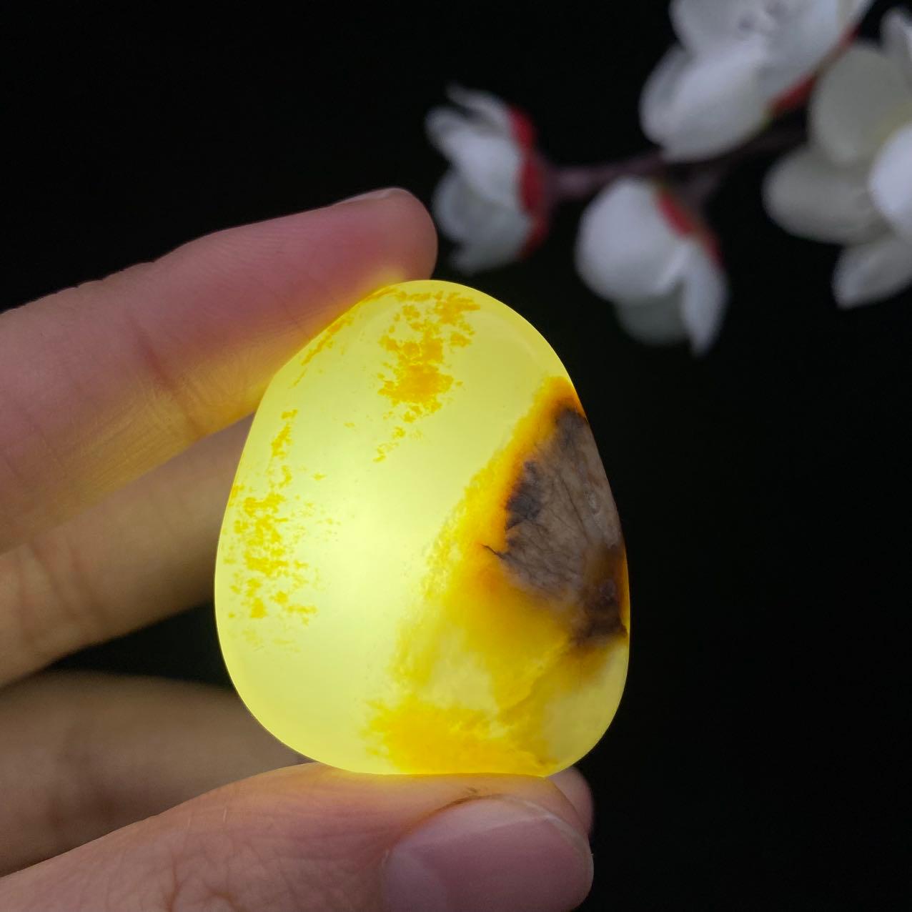 和田玉洒金皮籽料原石（23.6g）