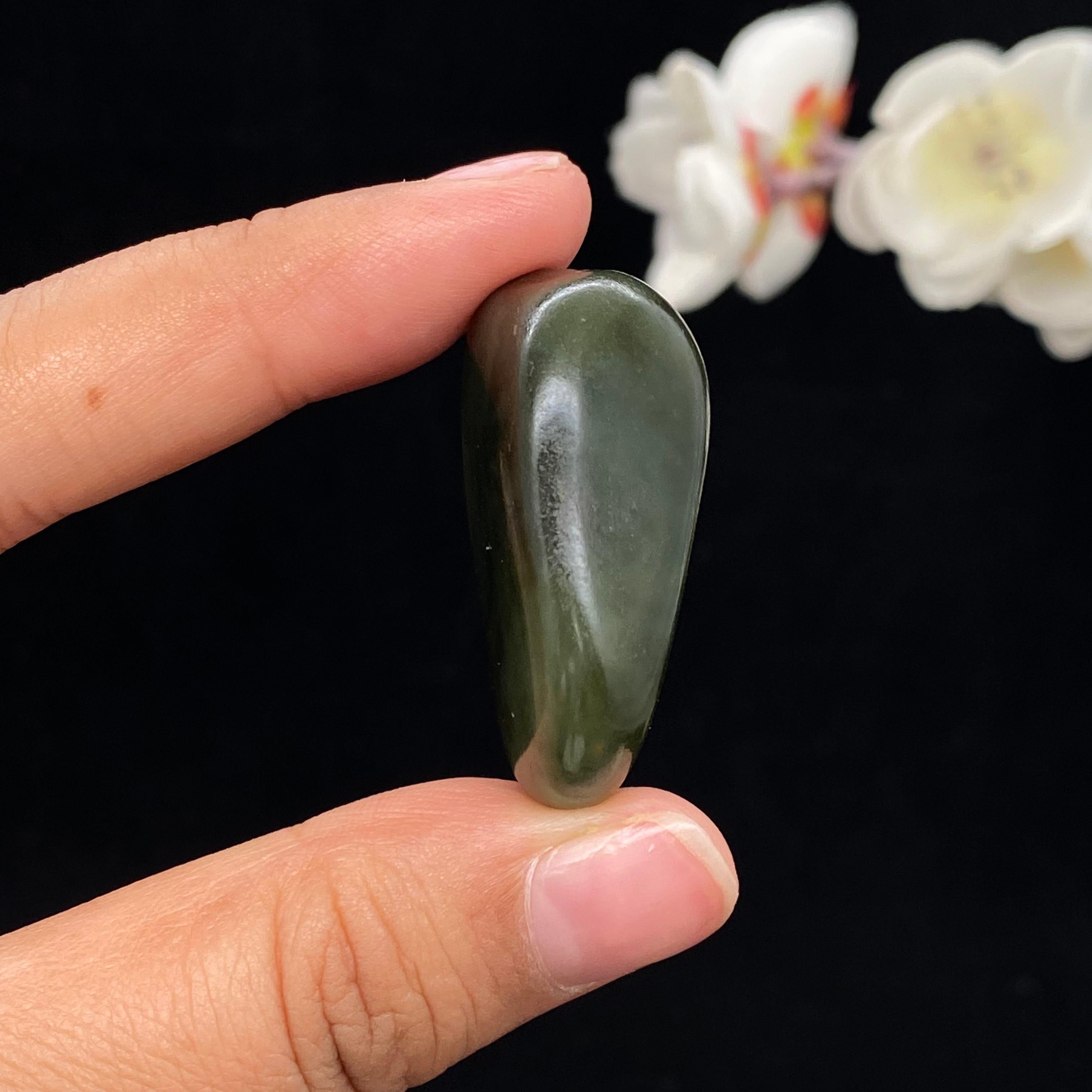 【超值推荐】和田玉青玉籽料挂件（26.1g）