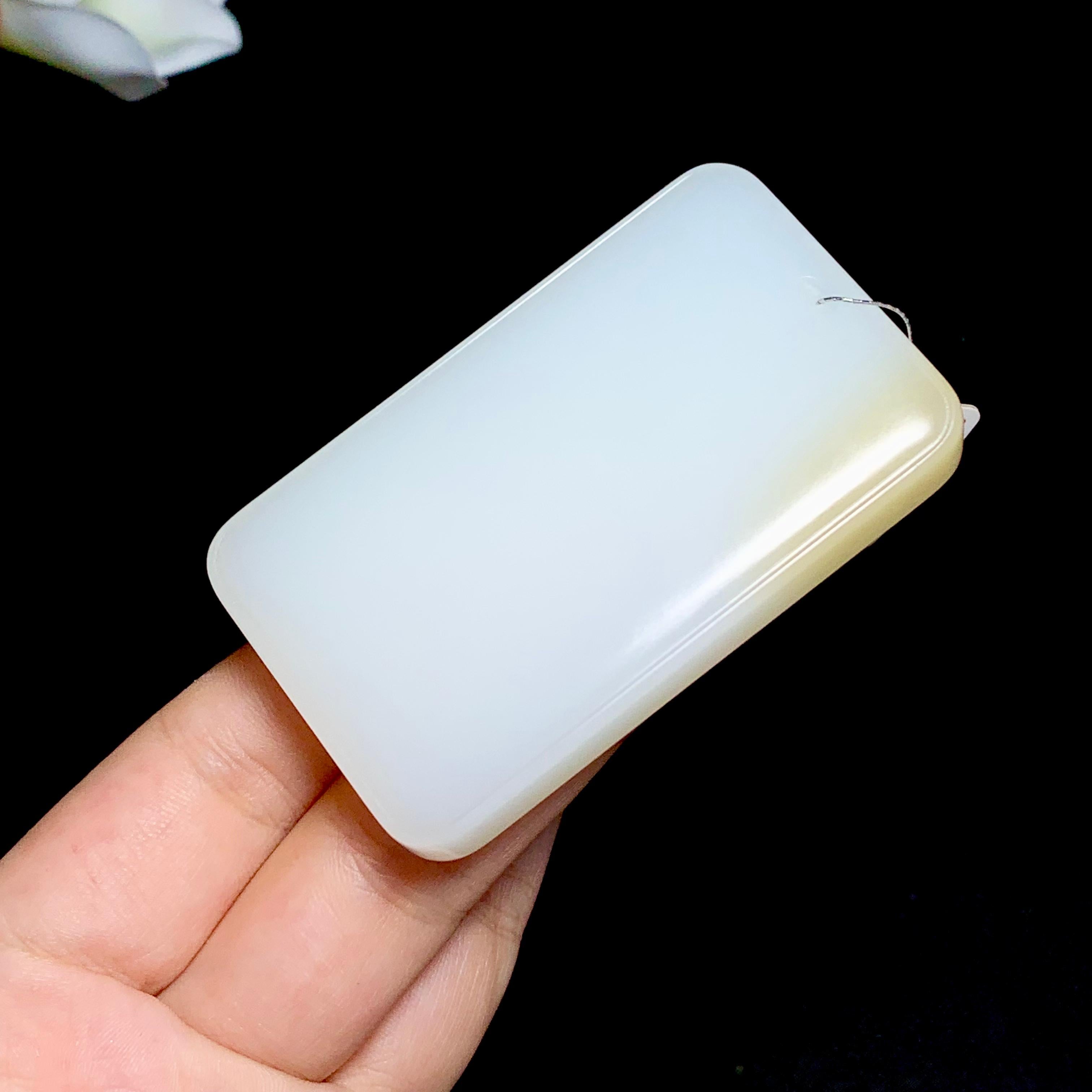 高品质和田糖白玉无事牌挂件（82.0g）