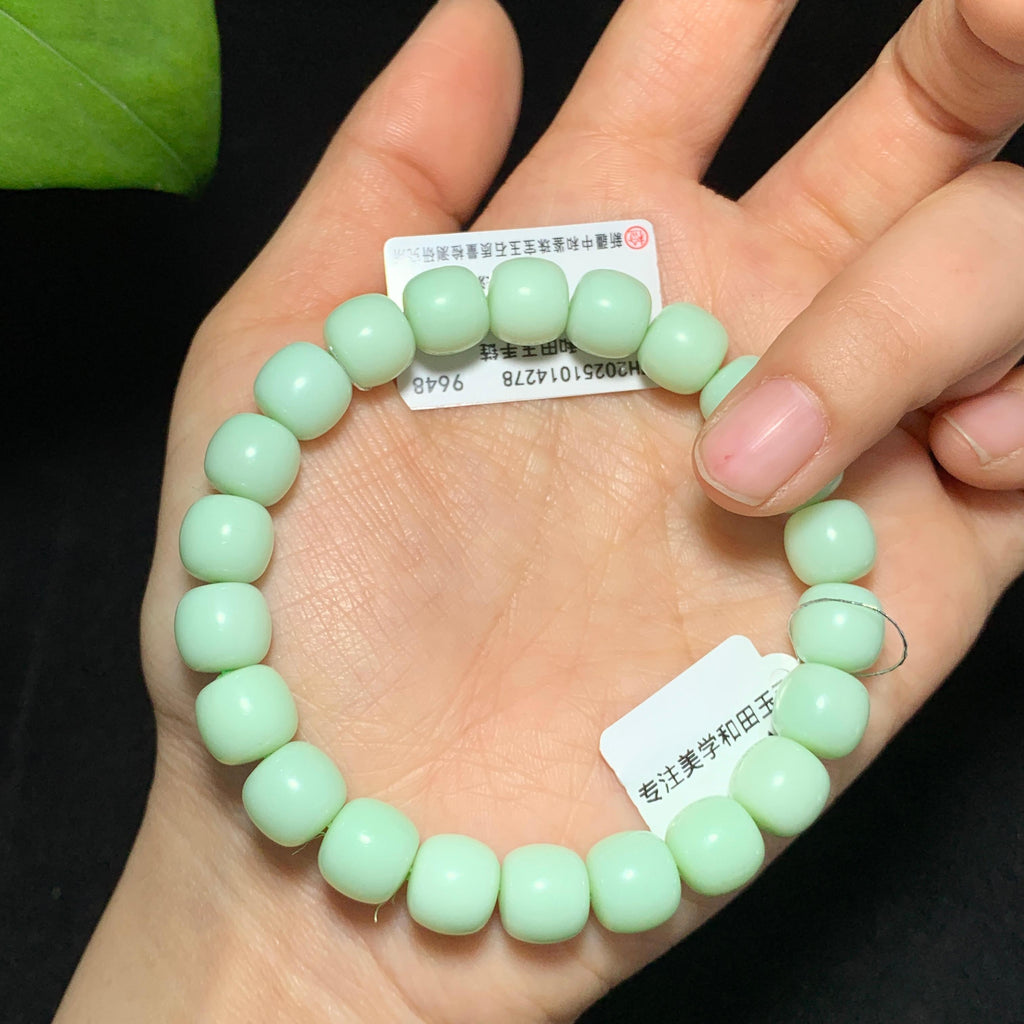 高品质且末碧玉黑羊洞薄荷奶绿老型珠手串（34.7g）