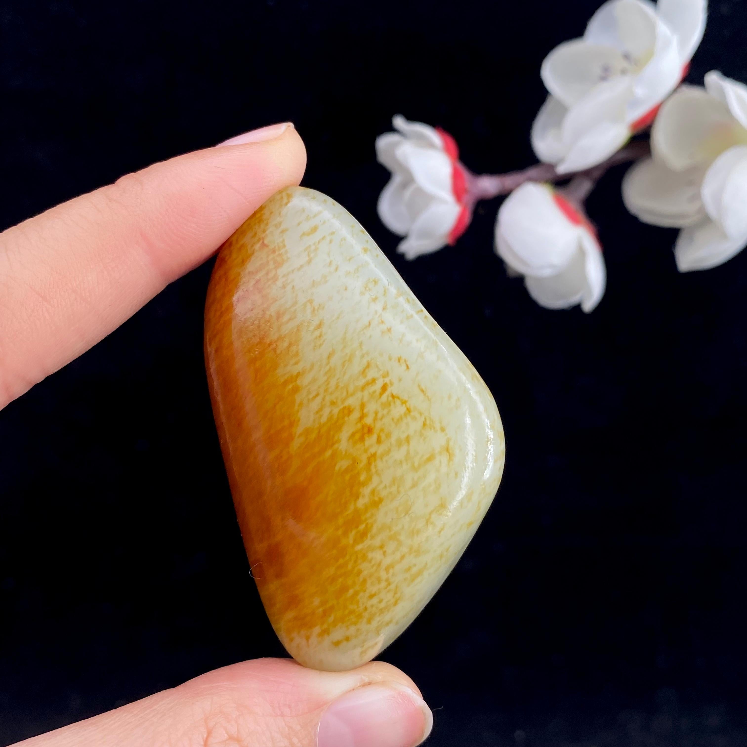 和田玉聚红皮籽料原石（52.1g）