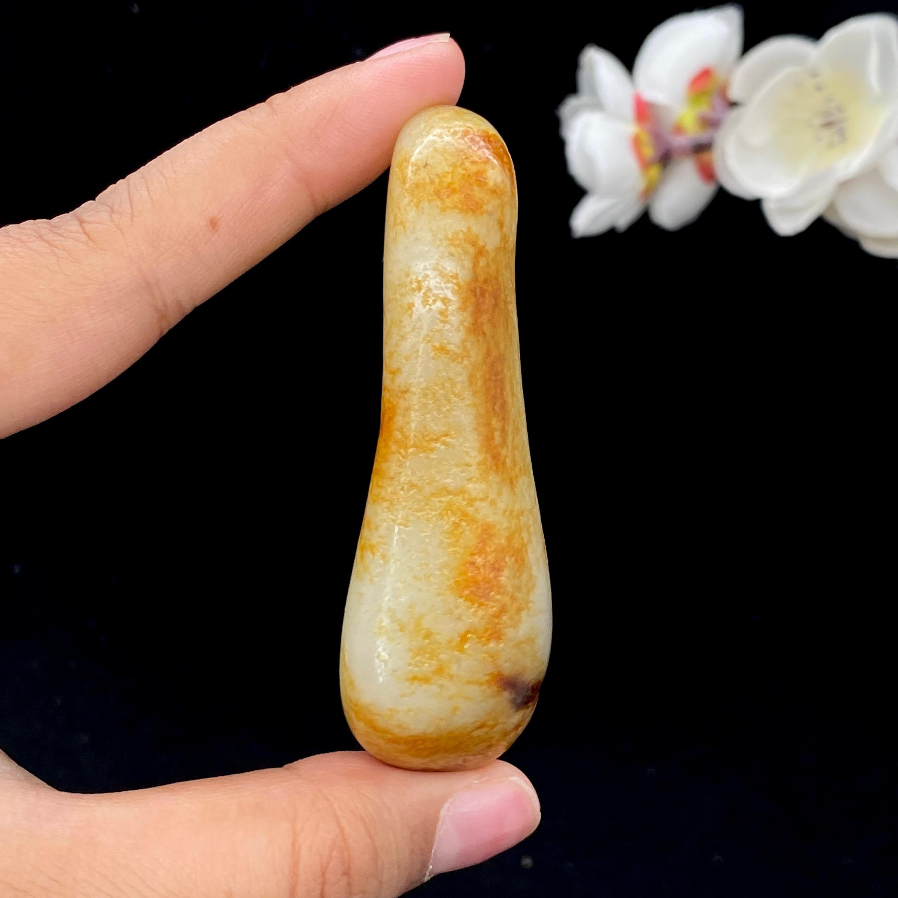 和田玉洒红皮籽料手把件（66.4g）