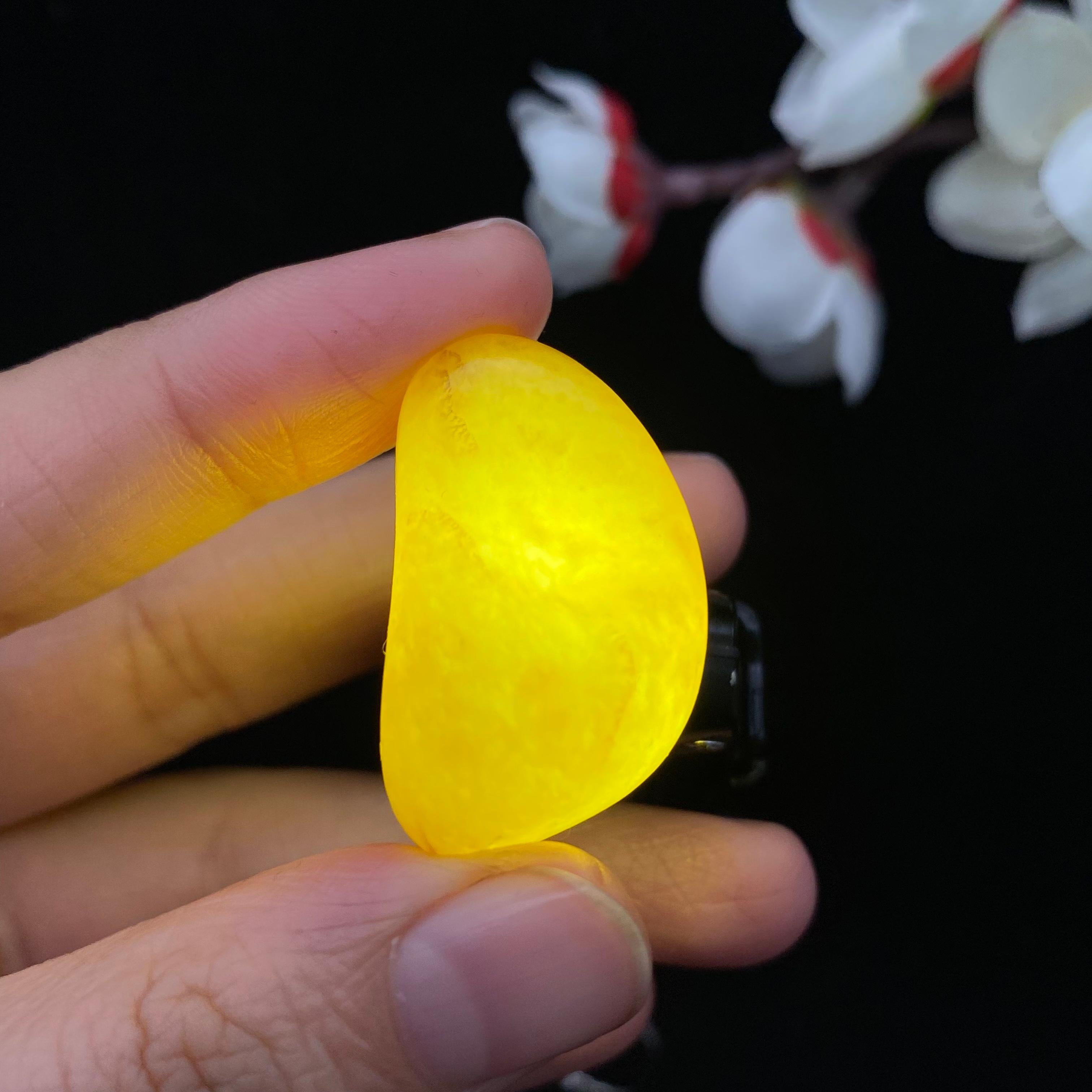 【超值推荐】和田玉黄皮籽料原石（14.3g）