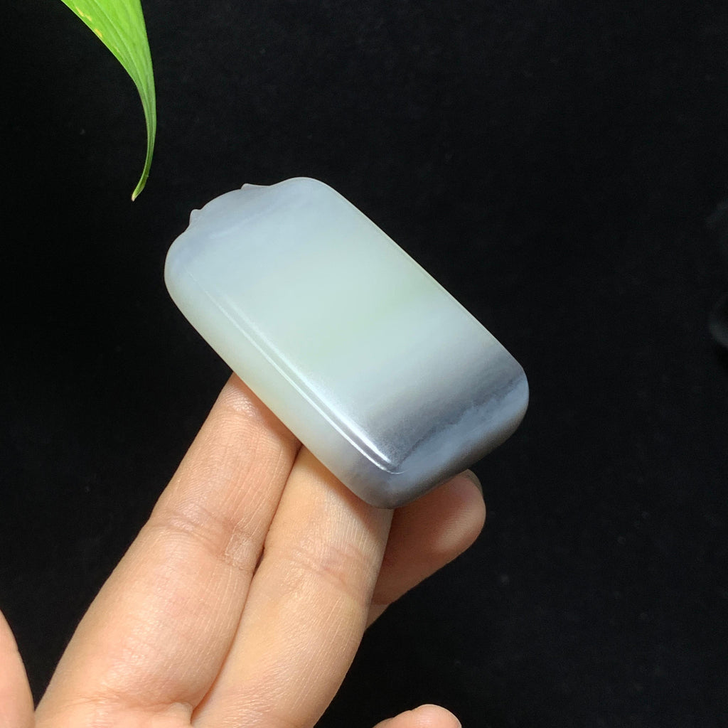和田山料紫罗兰带翠无事牌（57.8g）