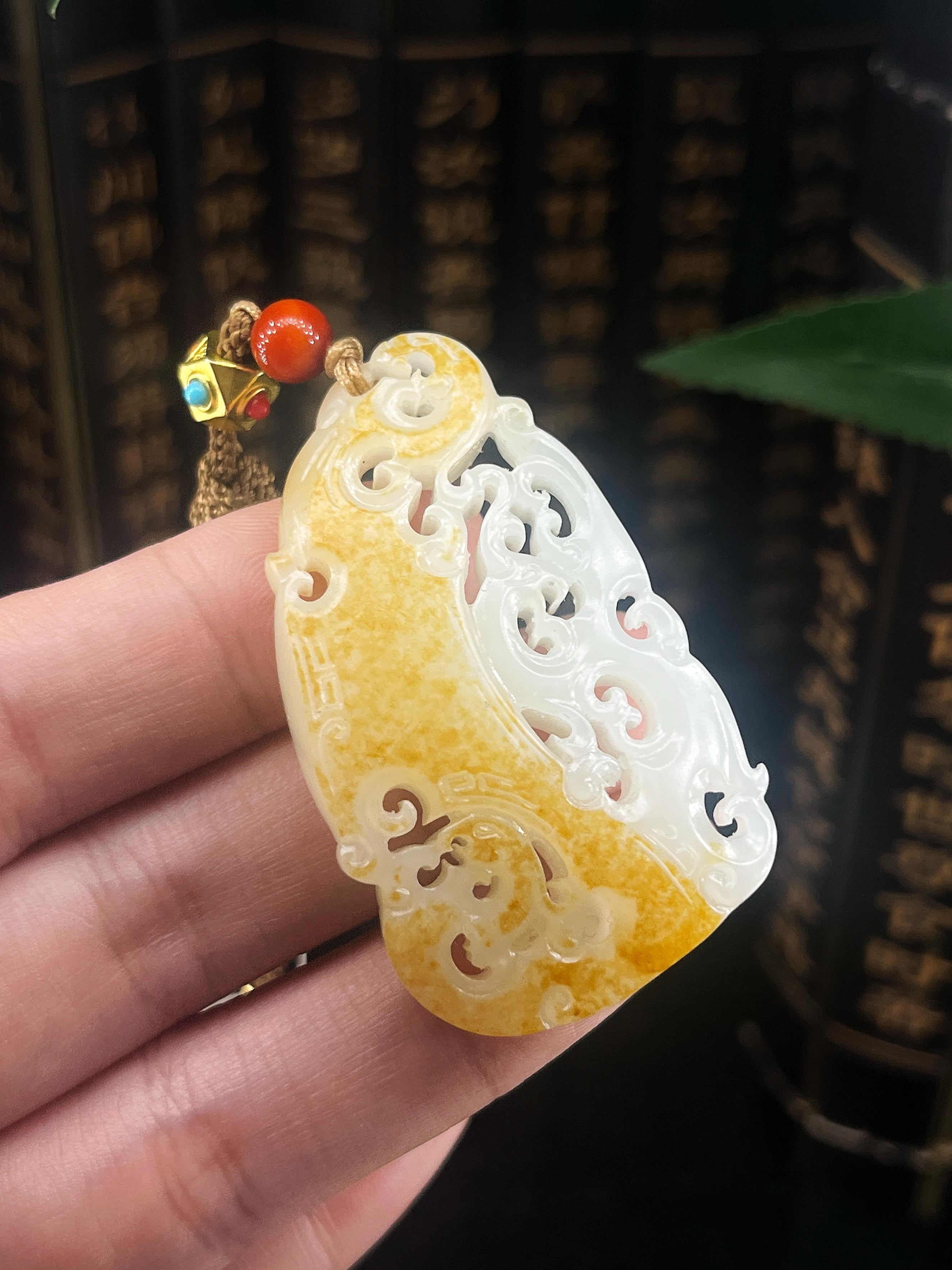 和田玉籽料仿古牌（27.9g）