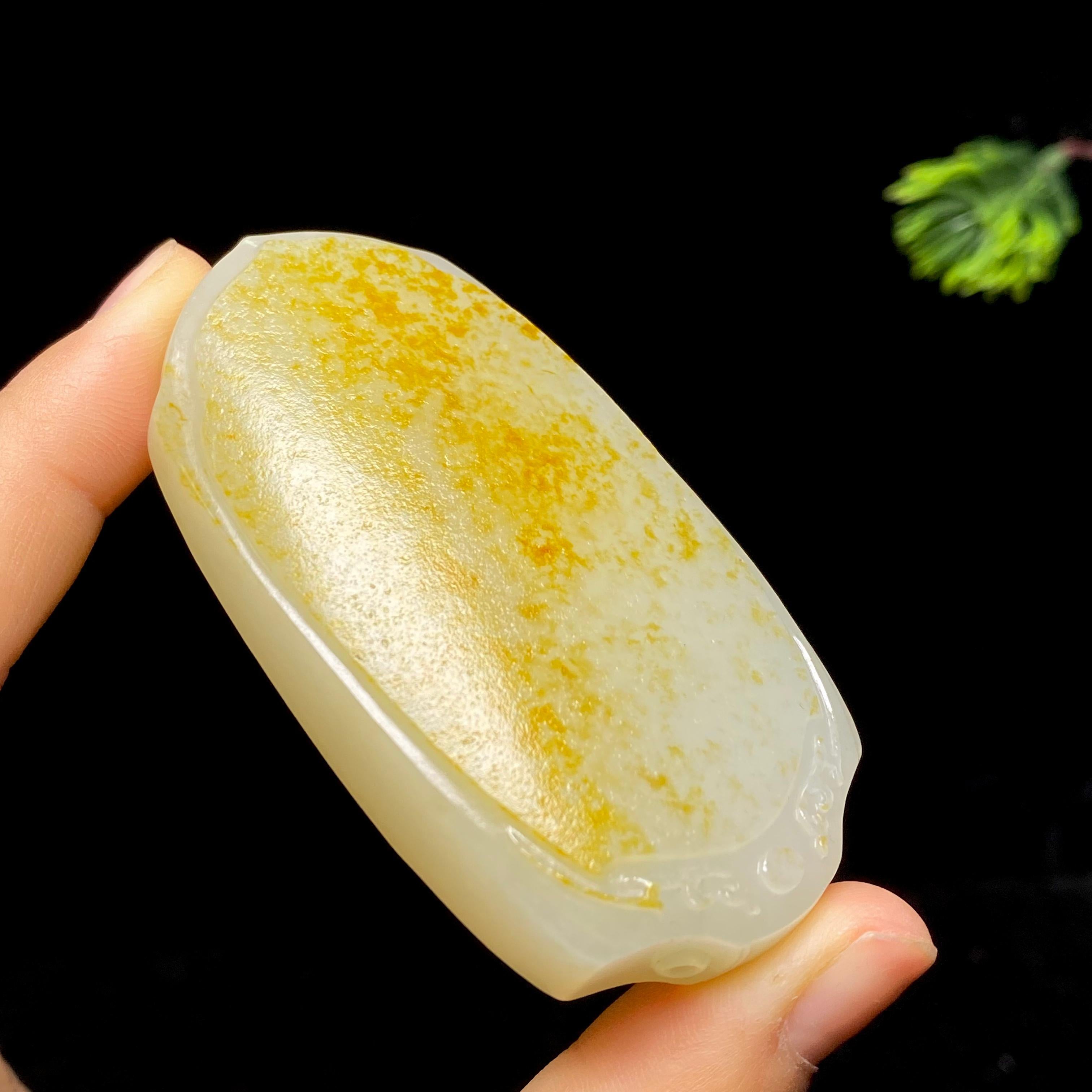 和田玉籽料无事牌（87.7g）
