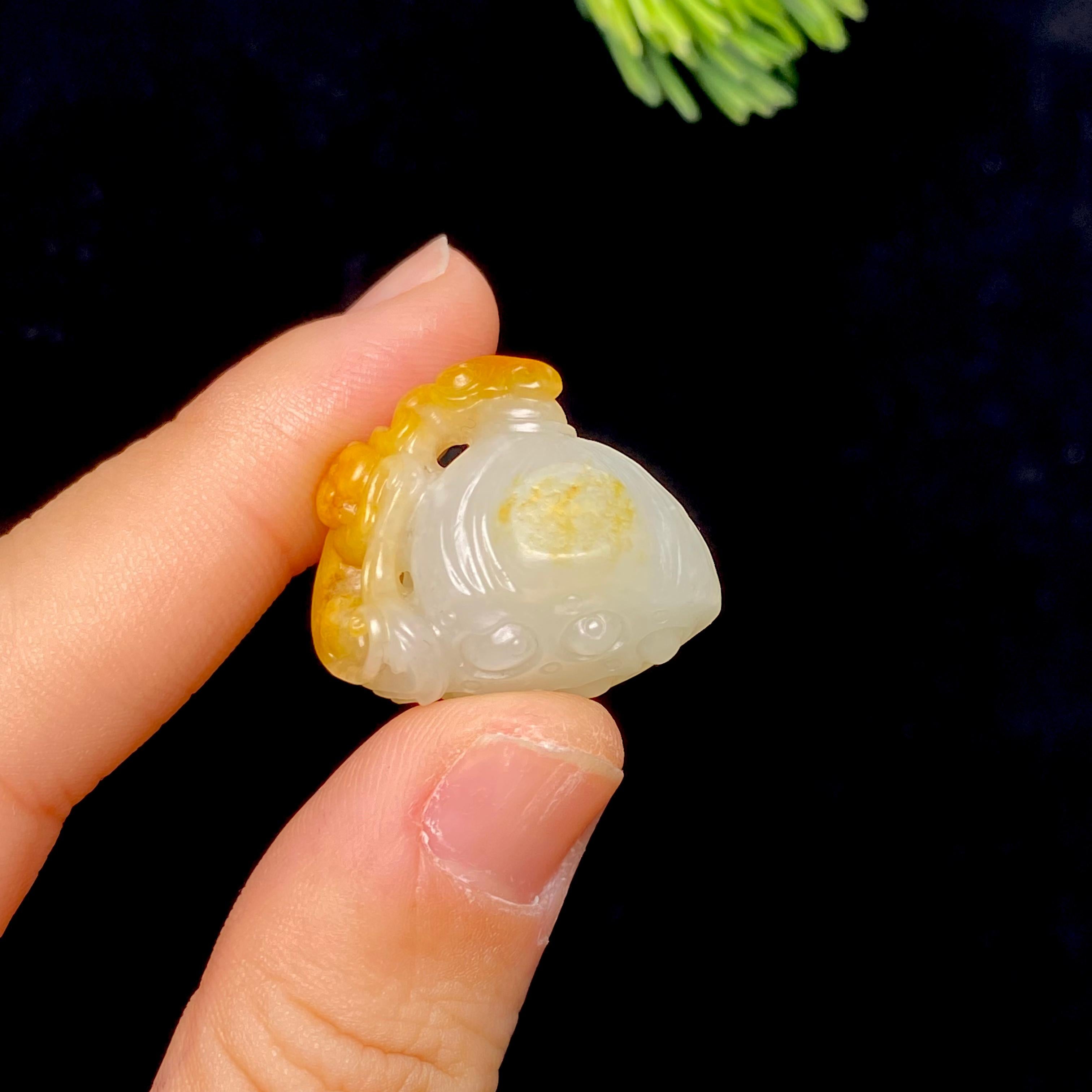和田玉籽料莲蓬挂件（9.3g）