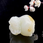 和田玉籽料【大象】手把件（247g）