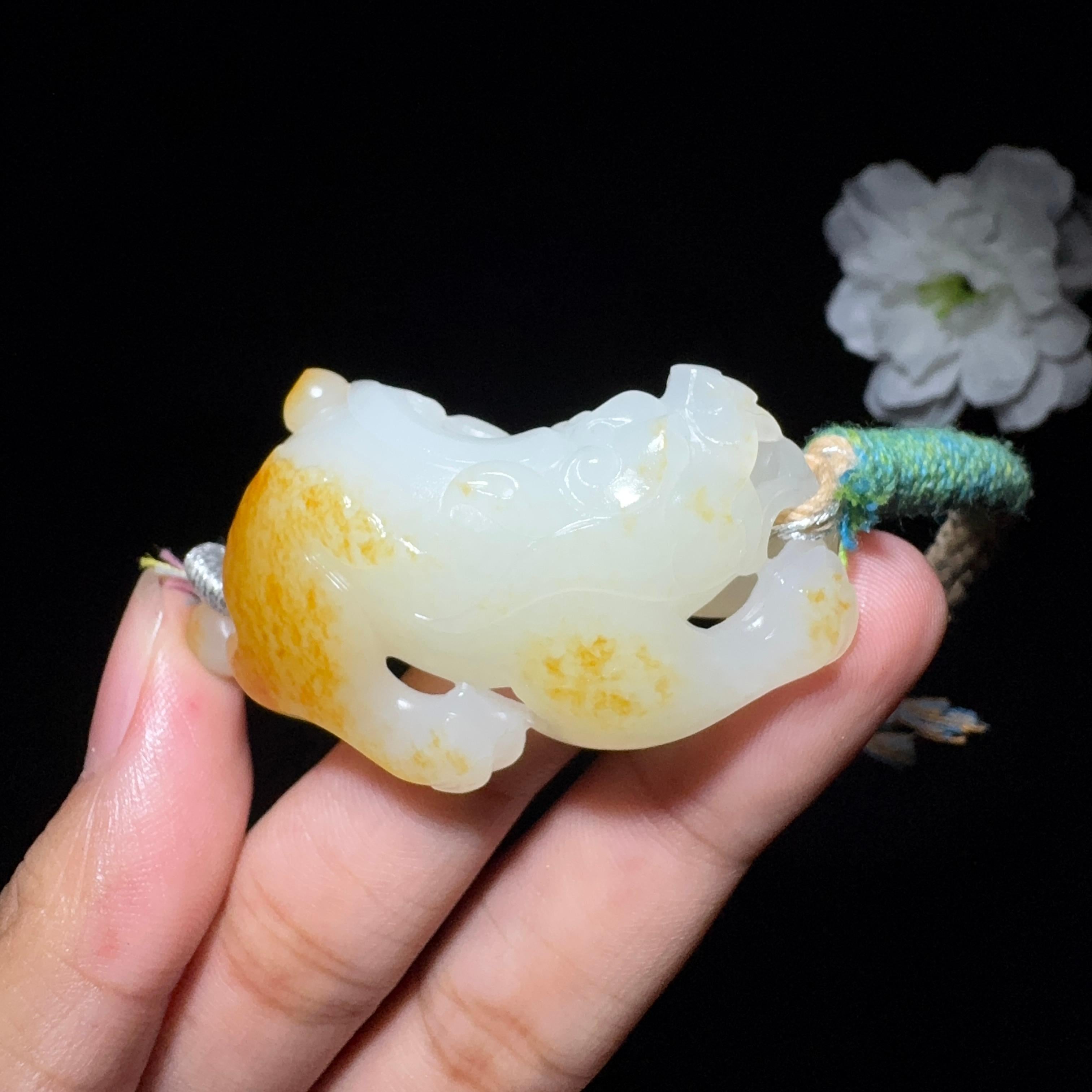 籽料雕件– 厚德载玉
