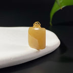 【超值推荐】和田玉18k金镶糖玉平安无事牌（2.3g）