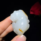 秒杀和田玉籽料貔貅小手把（62.8g）