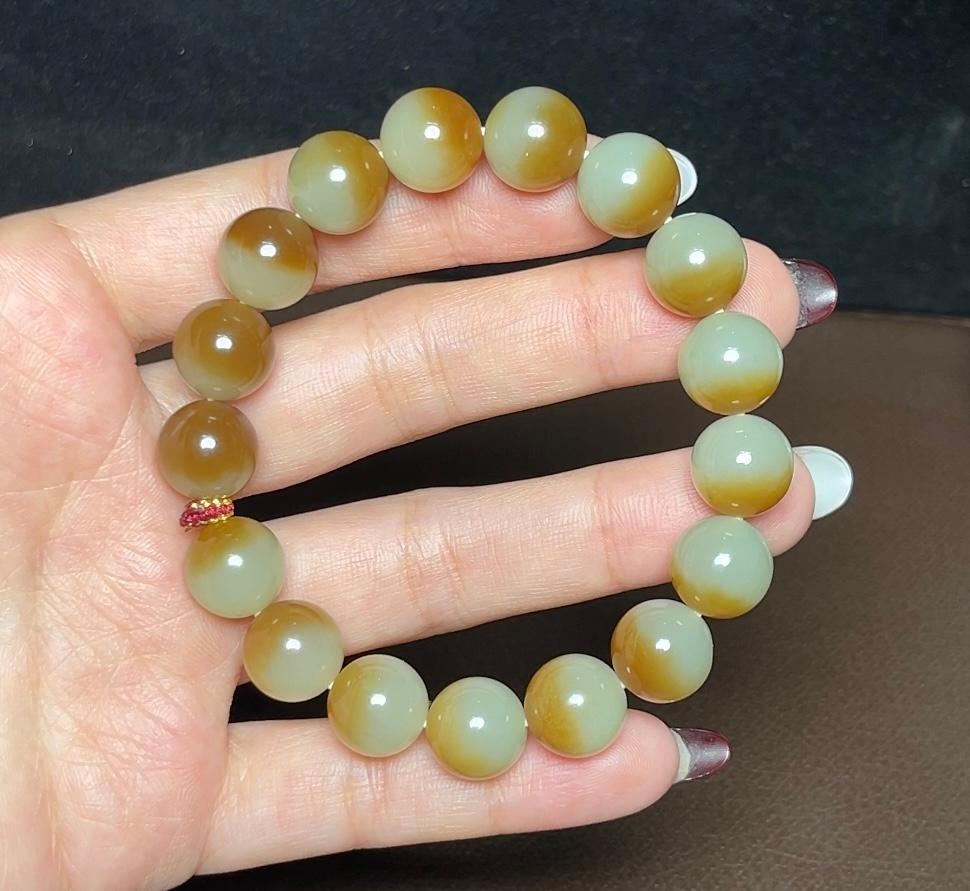 新疆和田玉且末元宝糖圆珠手串（42.6g）