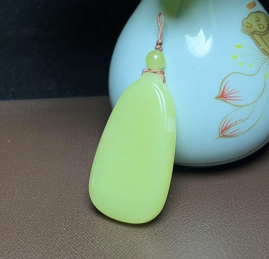 新疆和田玉若羌黄口平安无事牌（37.6g）