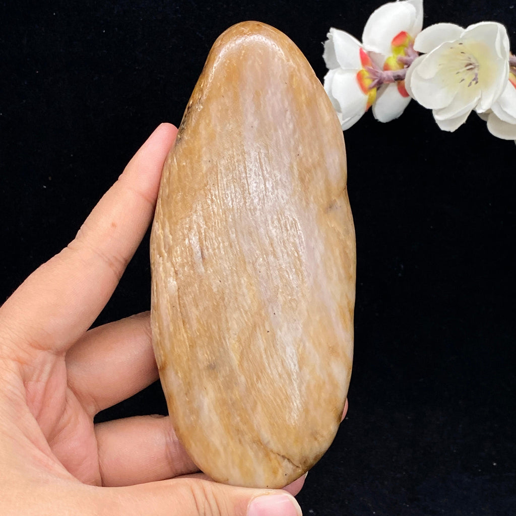 和田玉桃花玉带黄皮籽料手把件（297.3g）
