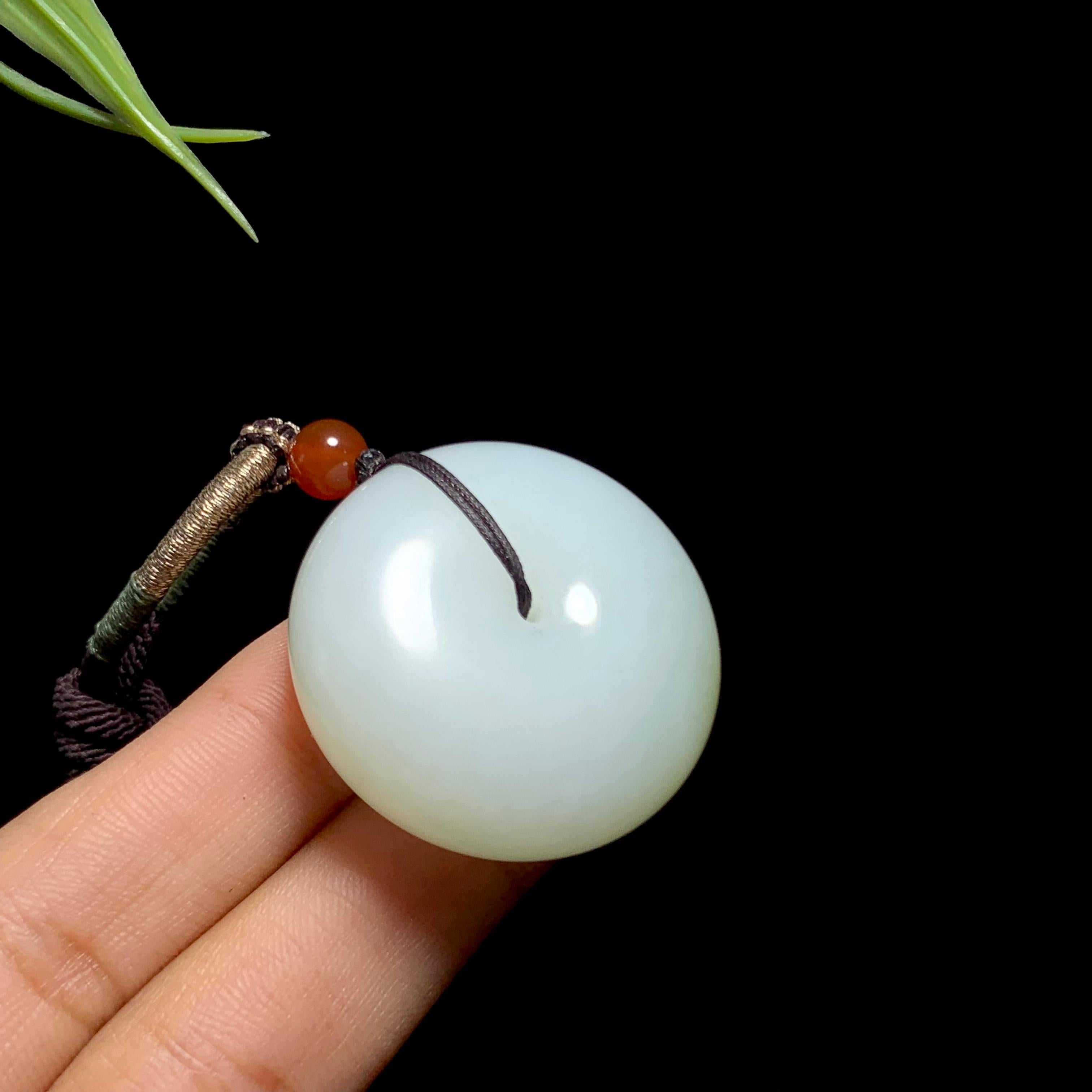 【超值推荐】和田山料白玉带翠平安扣（30.5g）
