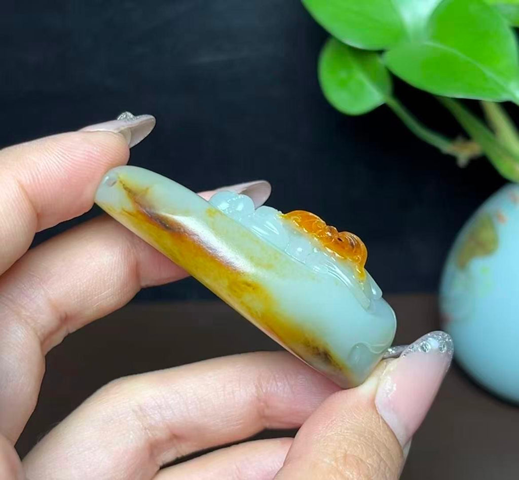 新疆和田玉籽料灵猴献福（48.9g）