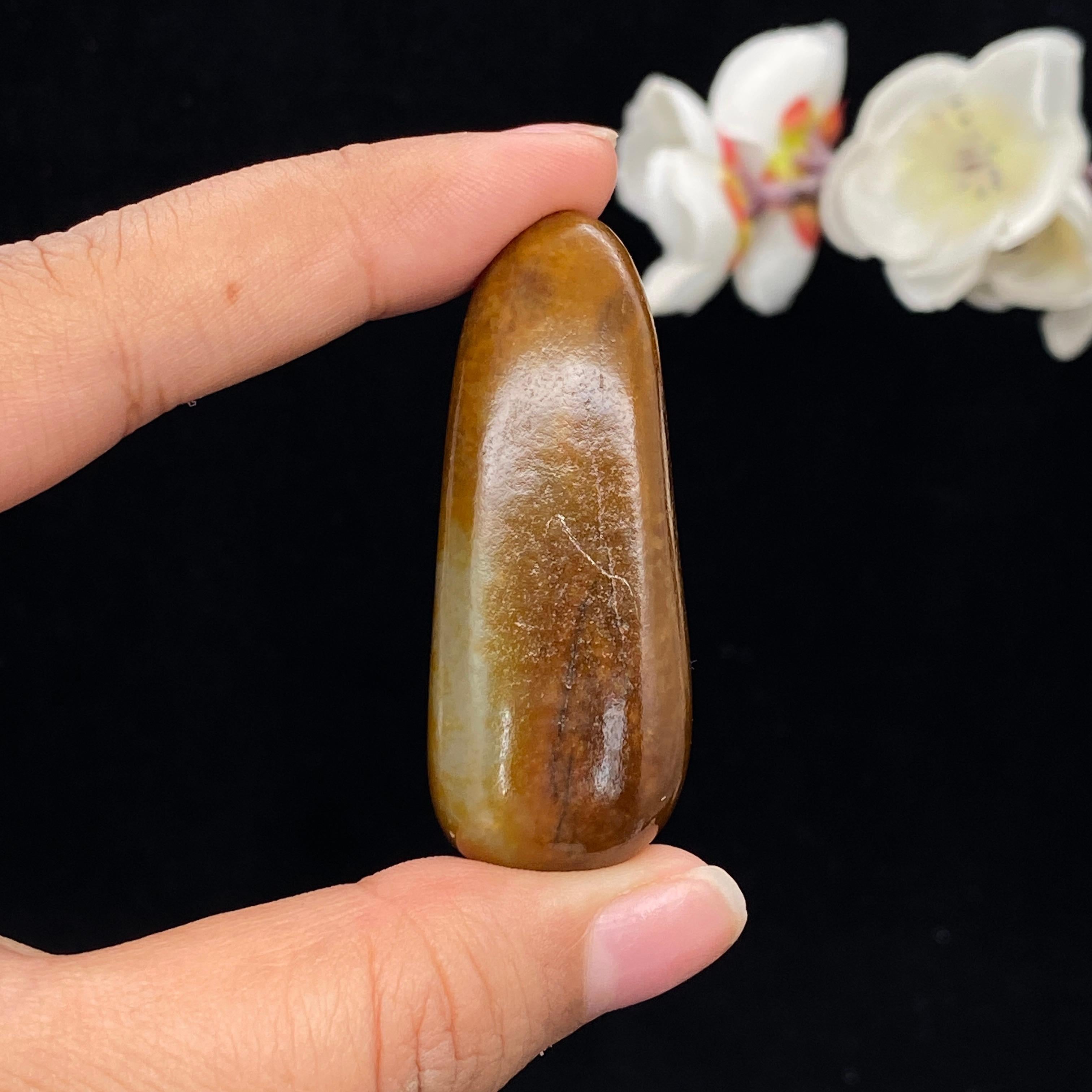 和田玉黄沁皮籽料挂件（48.2g）