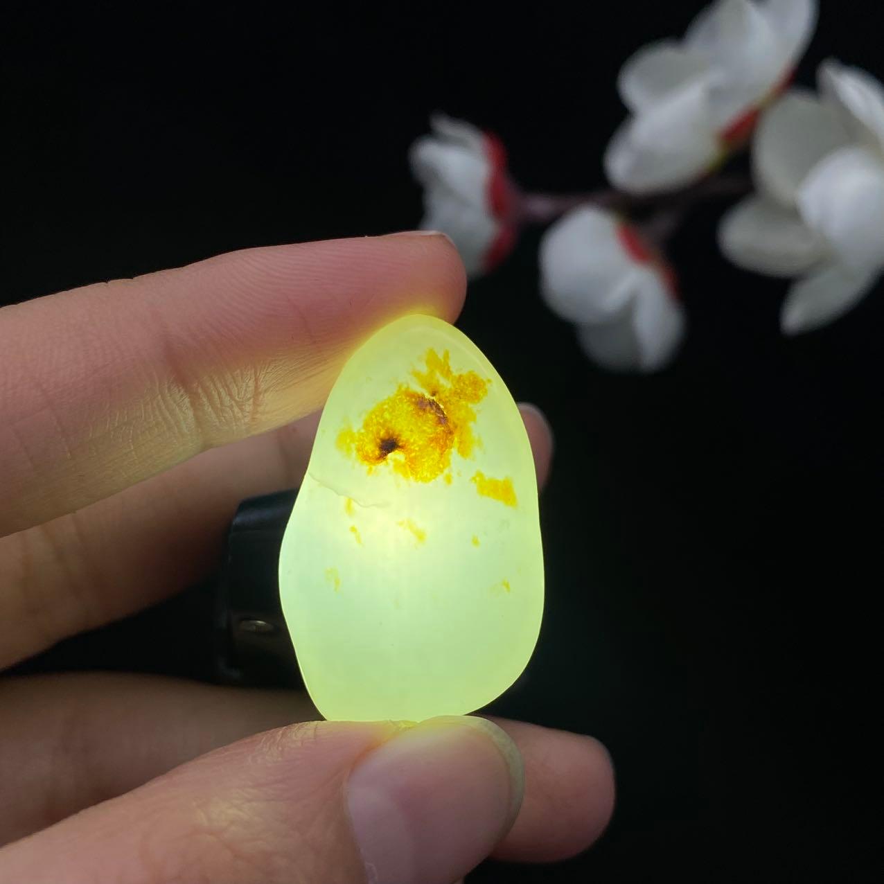 和田玉黄皮籽料原石（8.6g）