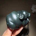 和田玉黑青手把件牛转乾坤（184.1g）