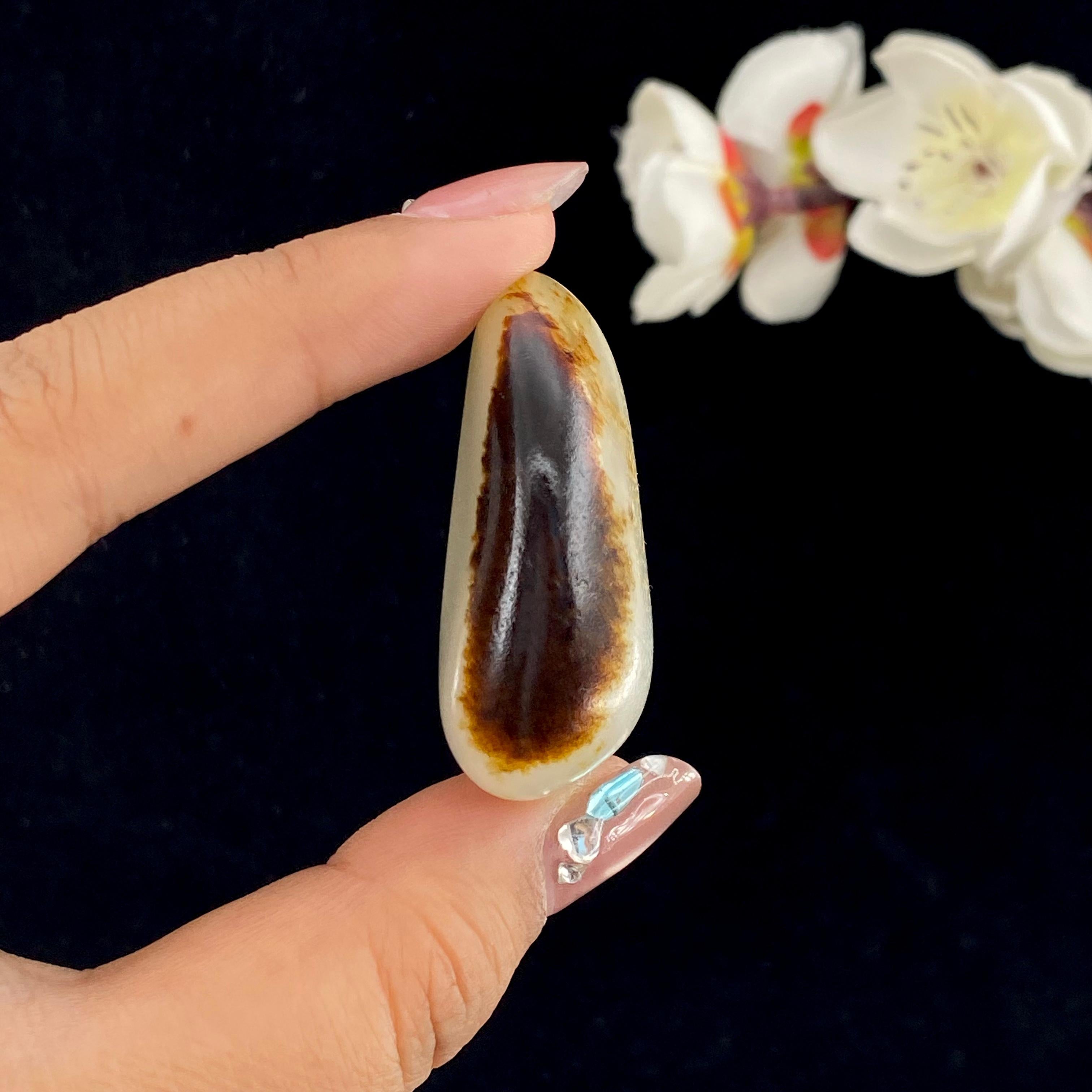 和田玉聚红皮籽料挂件（33.8g）