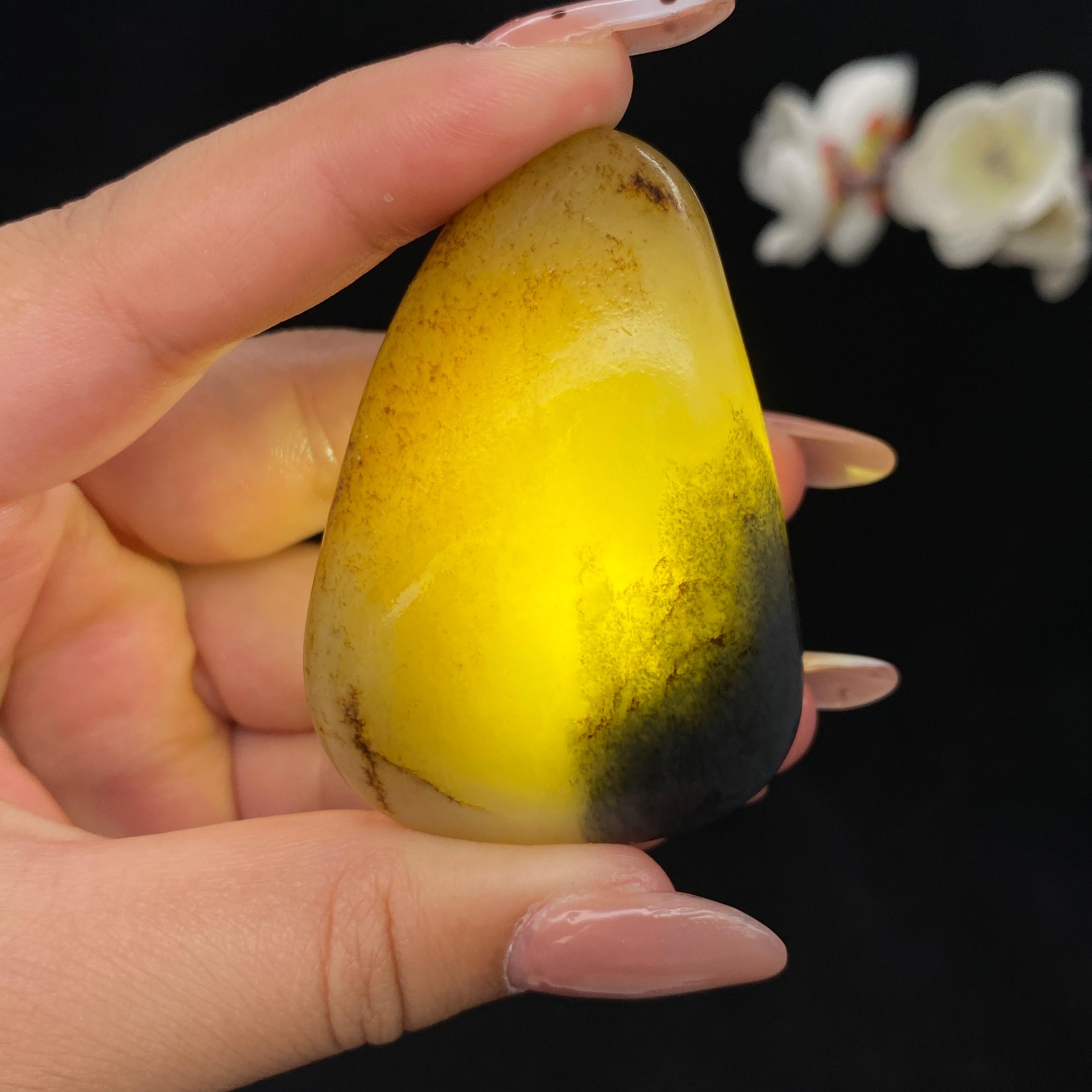 和田玉青花带秋梨皮籽料挂件（61g）