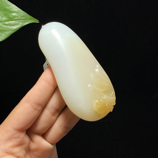 高品质新疆且末糖白玉连年有余手把件（114.8g）