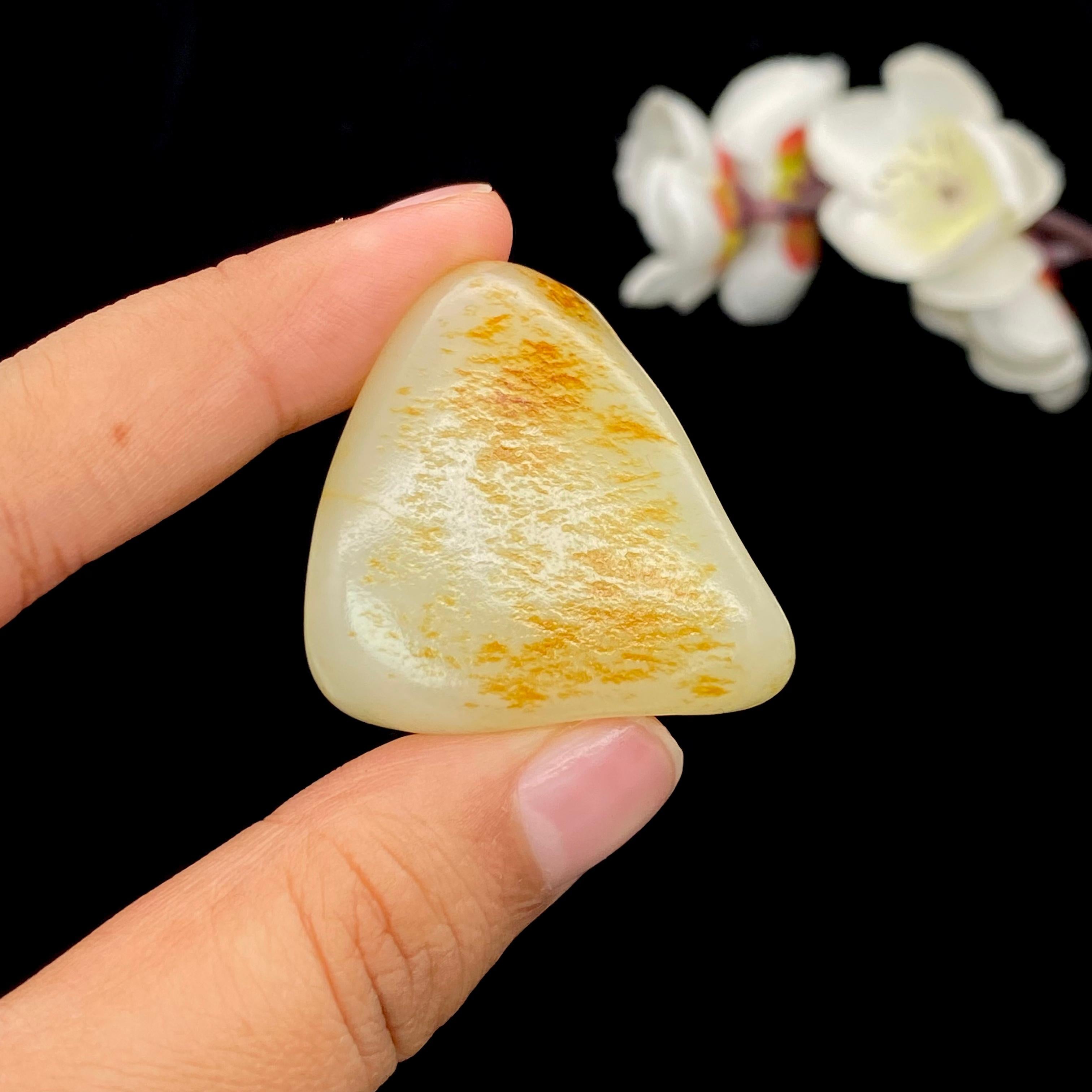 和田玉洒红皮籽料挂件（42.3g）