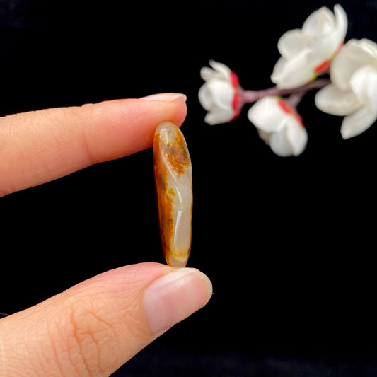 和田玉聚红皮籽料原石（8.2g）