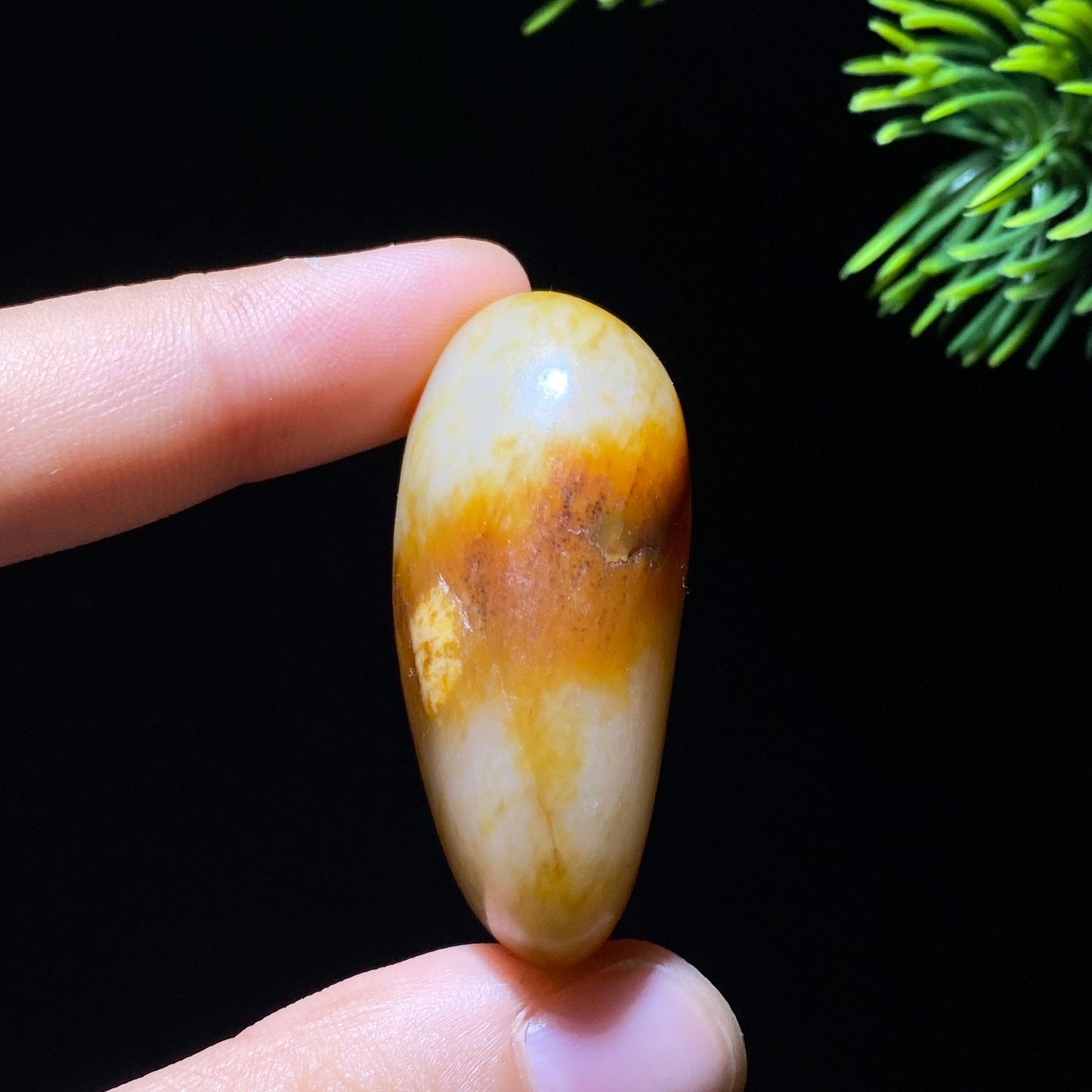 和田玉黄沁皮籽料原石（22.4g）