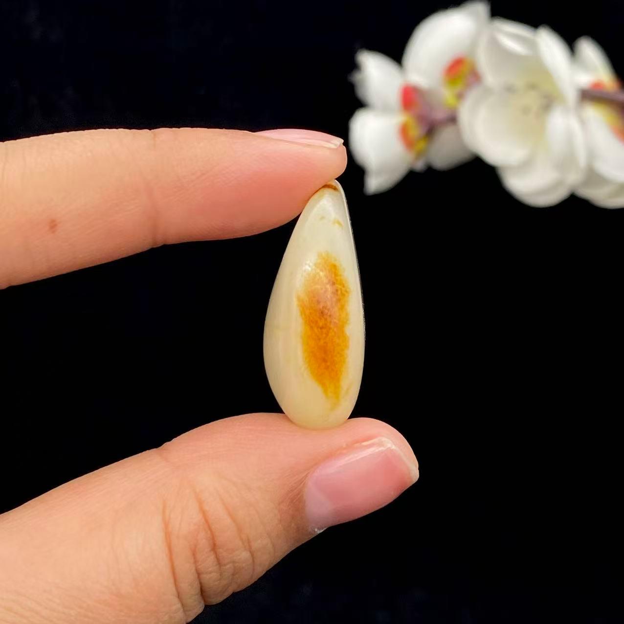 和田玉黄皮青花底籽料吊坠籽（11g）