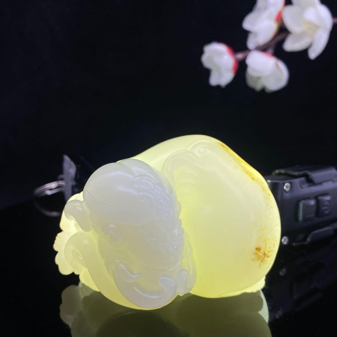 和田玉籽料【大象】手把件（247g）