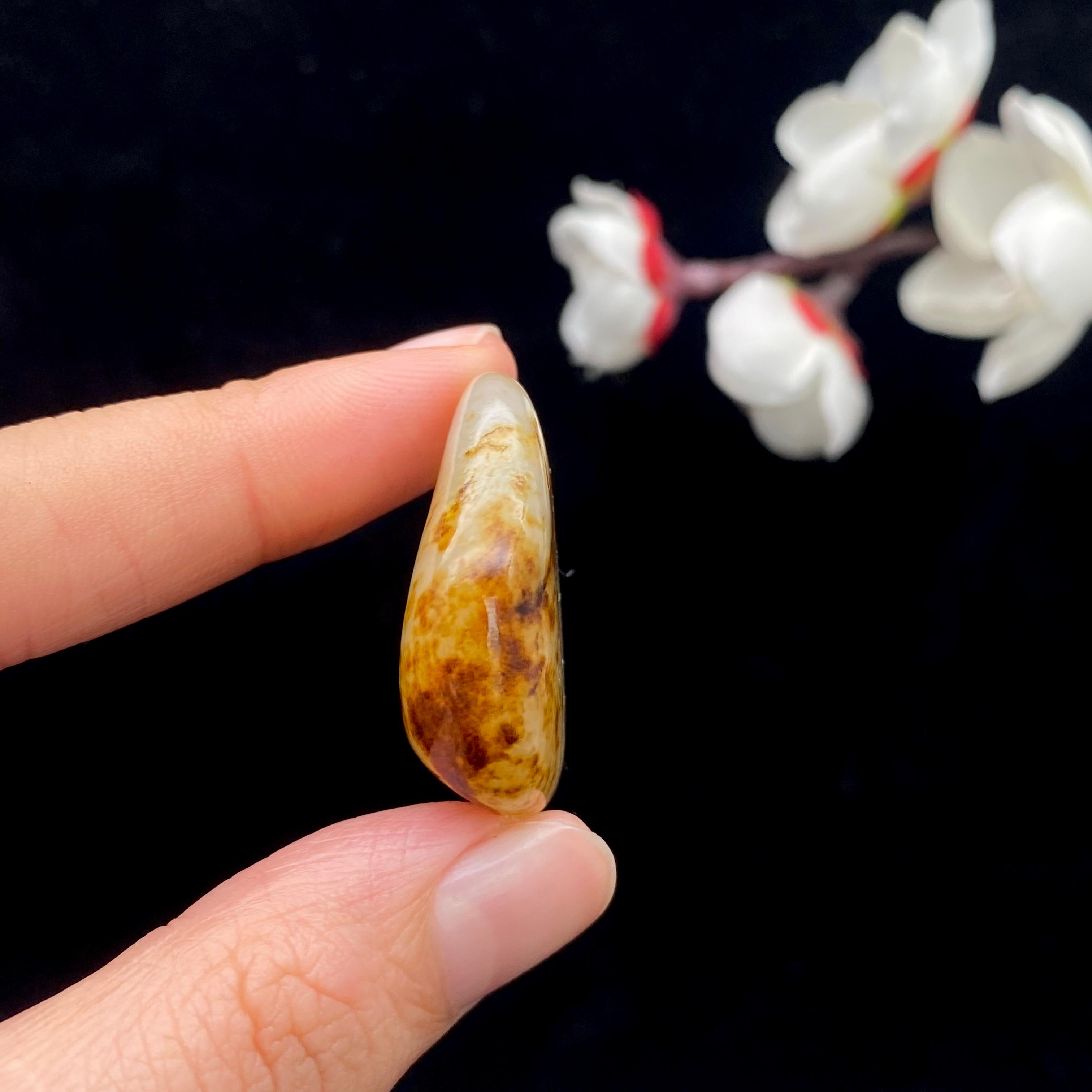 【超值推荐】和田玉洒金皮籽料原石（14.9g）