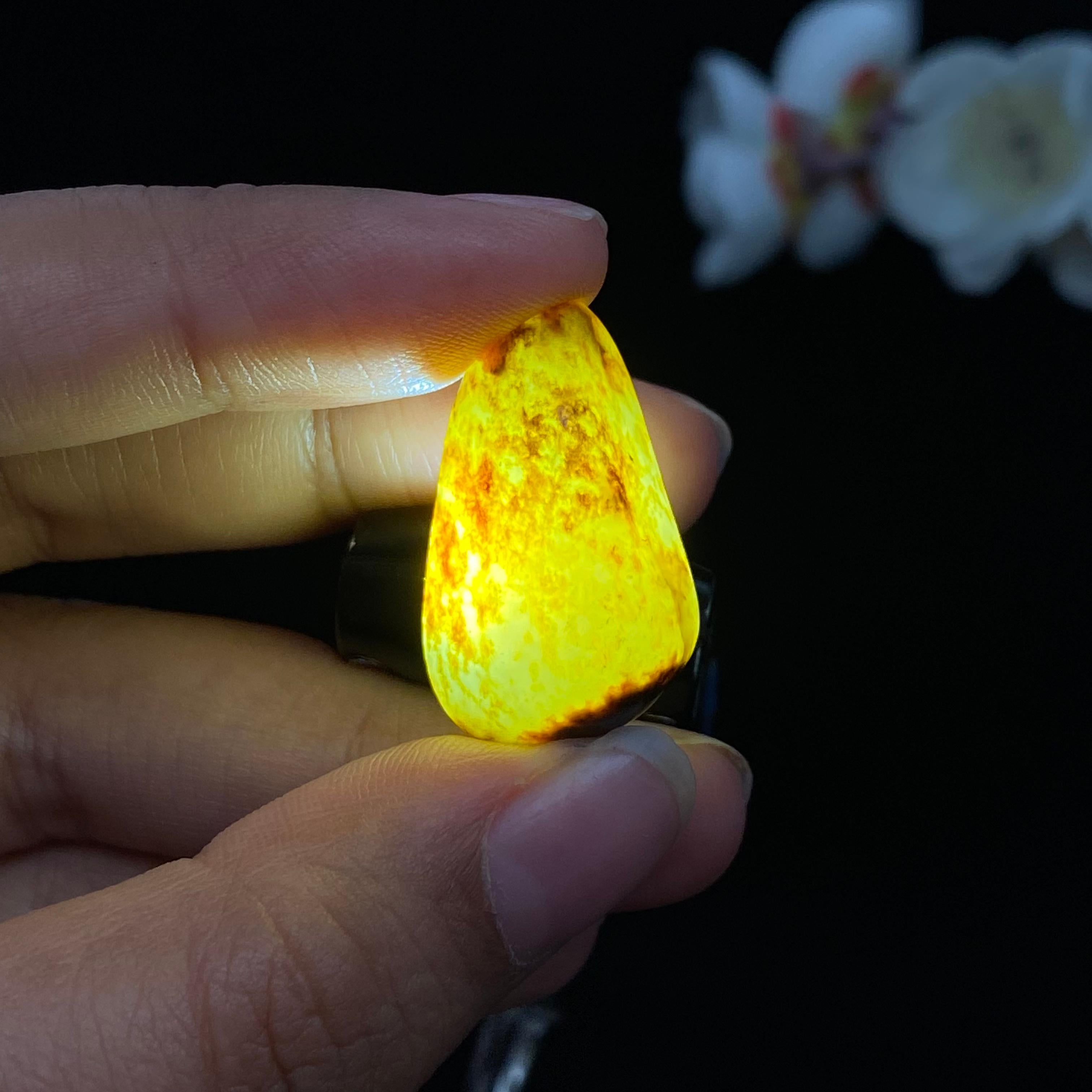 和田玉黑黄皮籽料吊坠籽（6.8g）