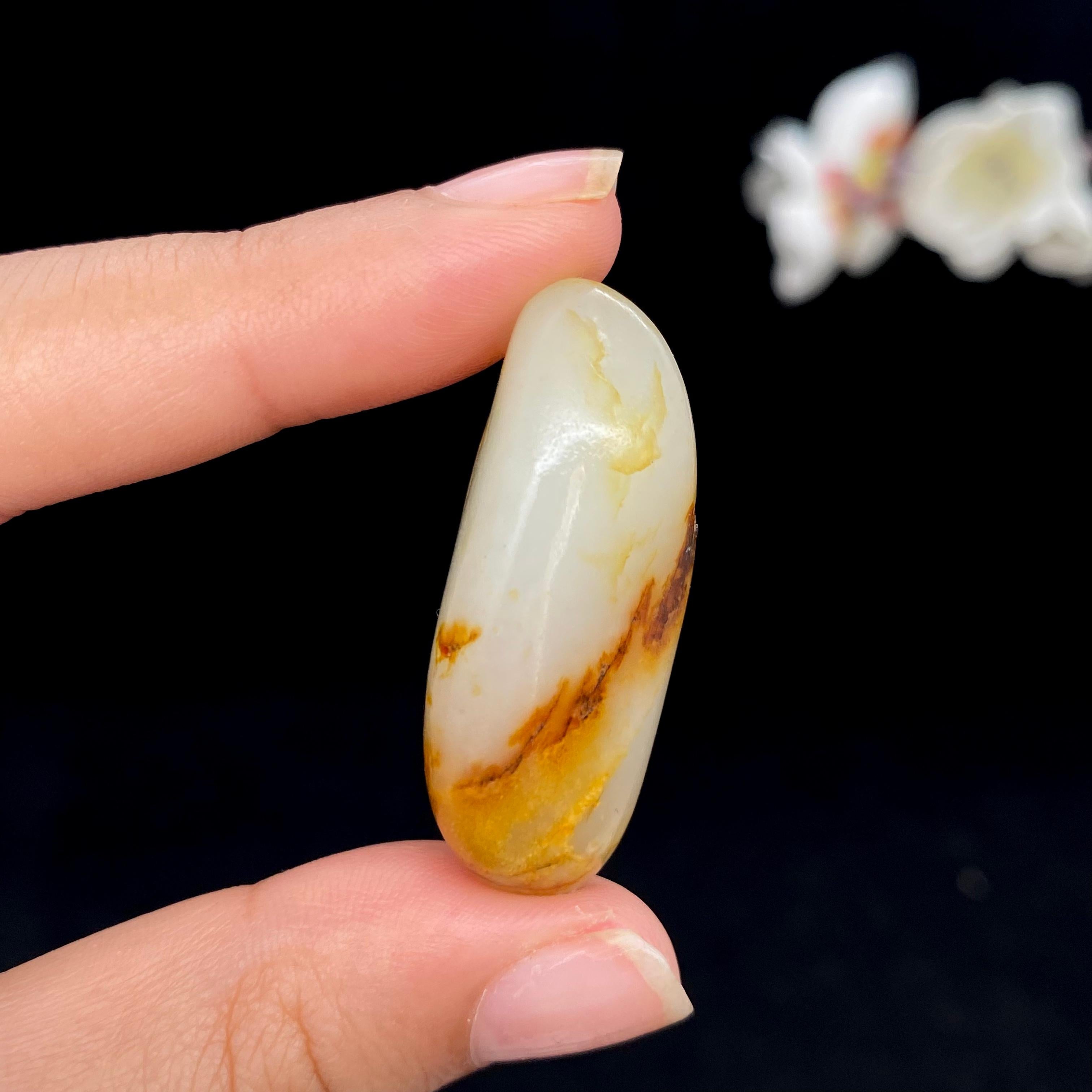 和田玉黄皮籽料挂件（18.2g）