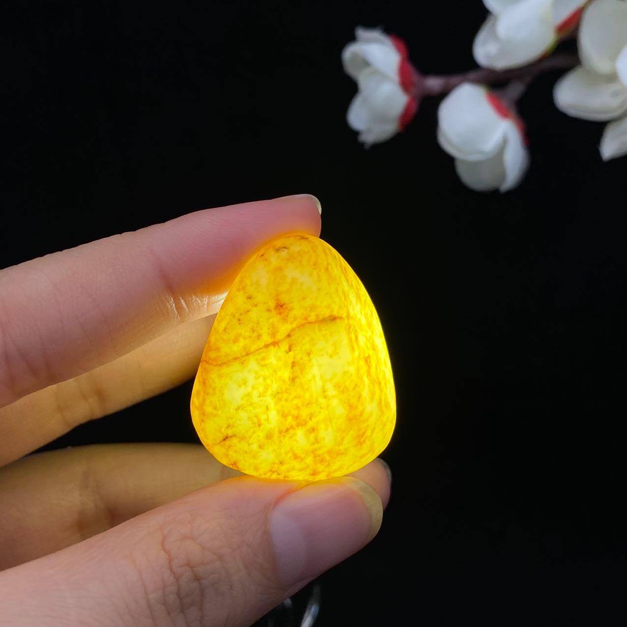 和田玉洒金皮籽料原石（19.6g）