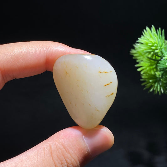 和田玉白玉洒红皮籽料原石（17.9g）