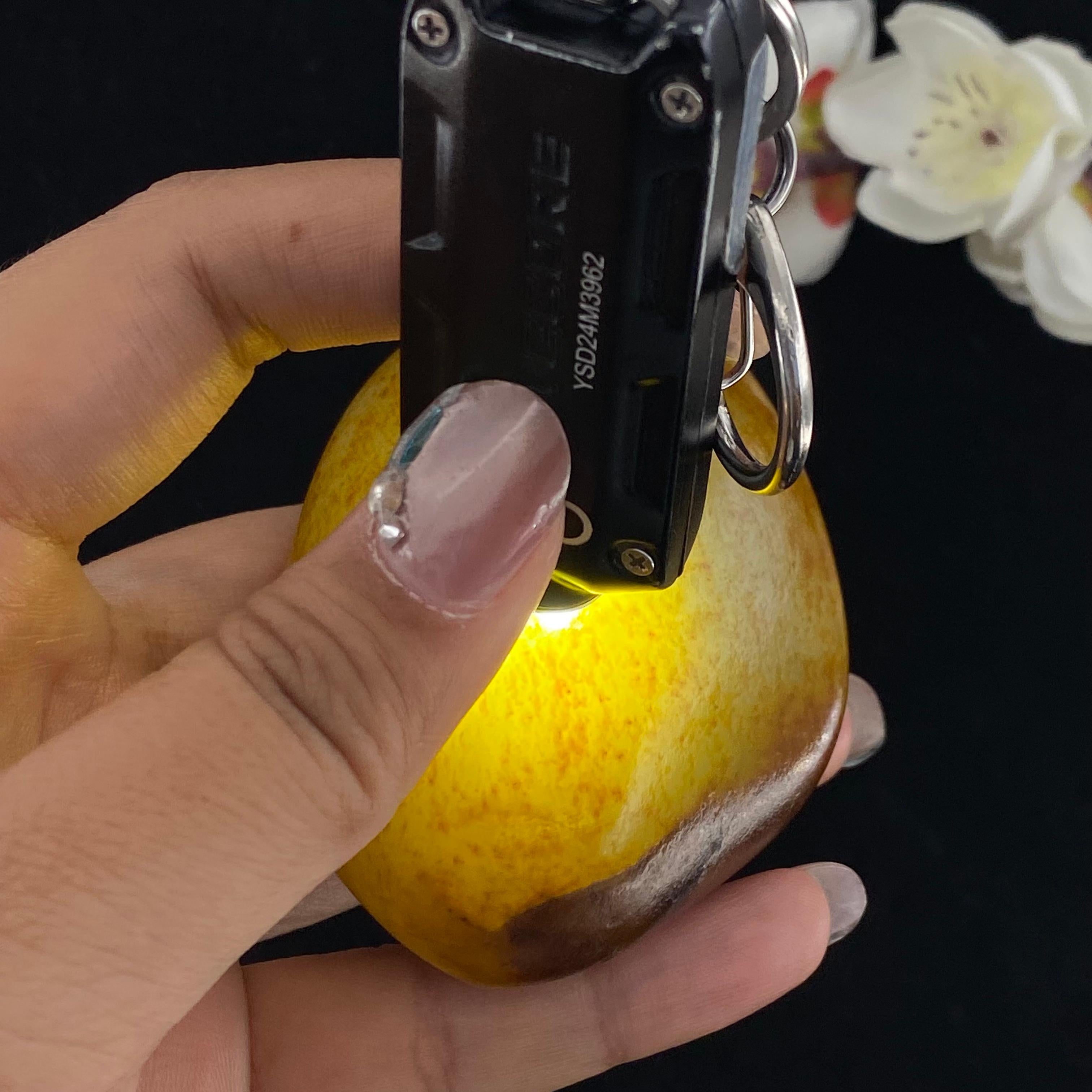 和田玉洒红皮籽料原石（245.5g）