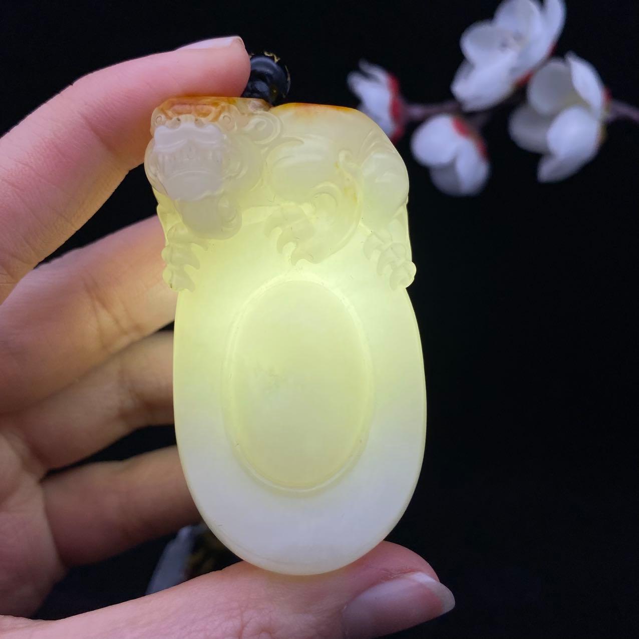 和田玉籽料【貔貅】手把件（101.6g）